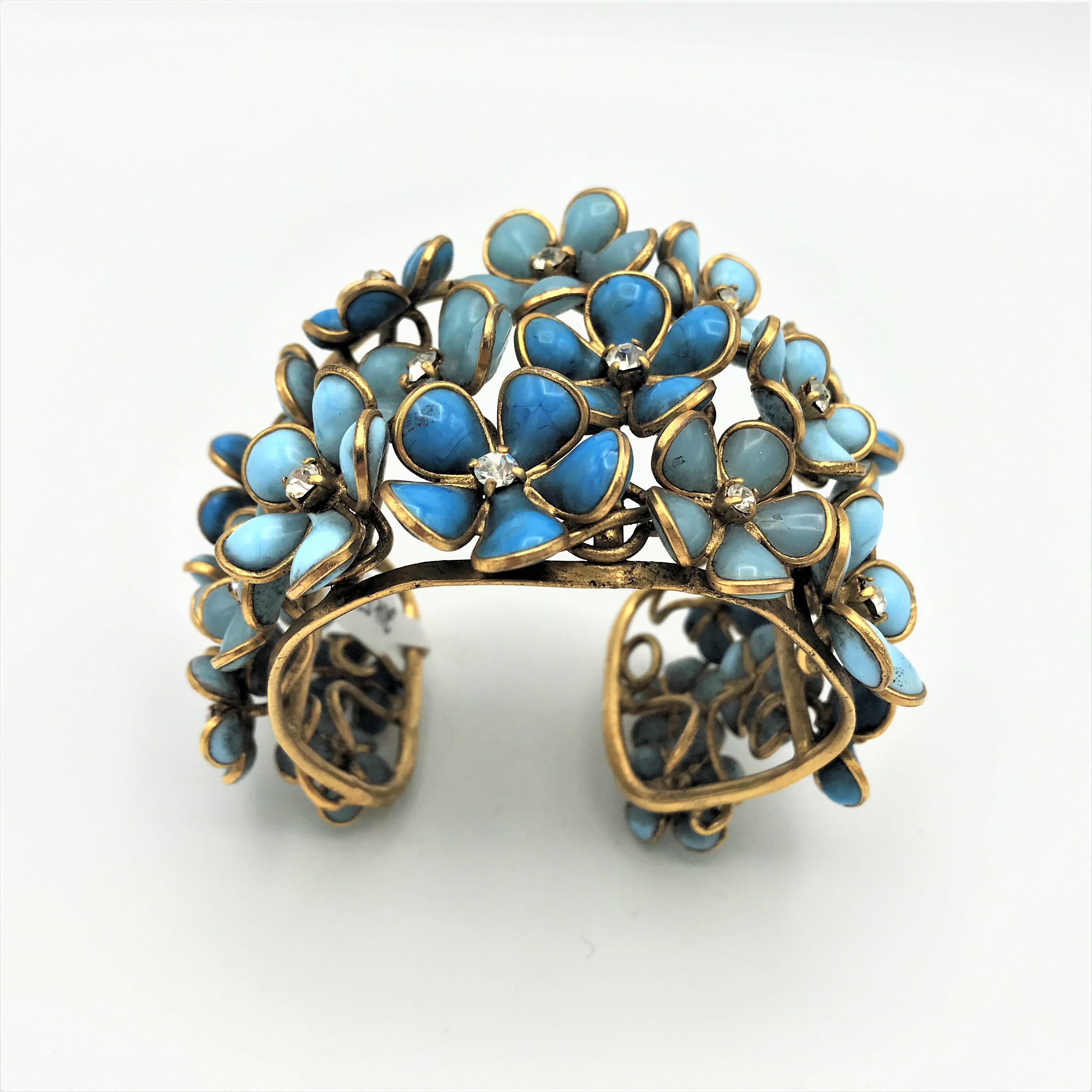 Flower open bracelet with many Gripoix flowers and rhinestones, gold plated 5
