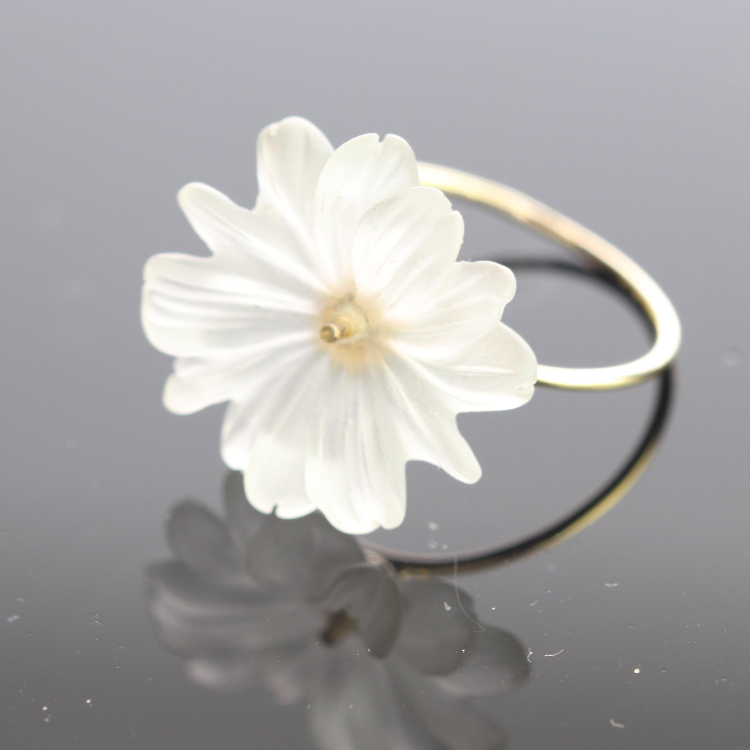 Flower Daisy Rock Crystal Carved 18 Karat Yellow Gold Handmade Italian Ring In New Condition For Sale In Milano, IT