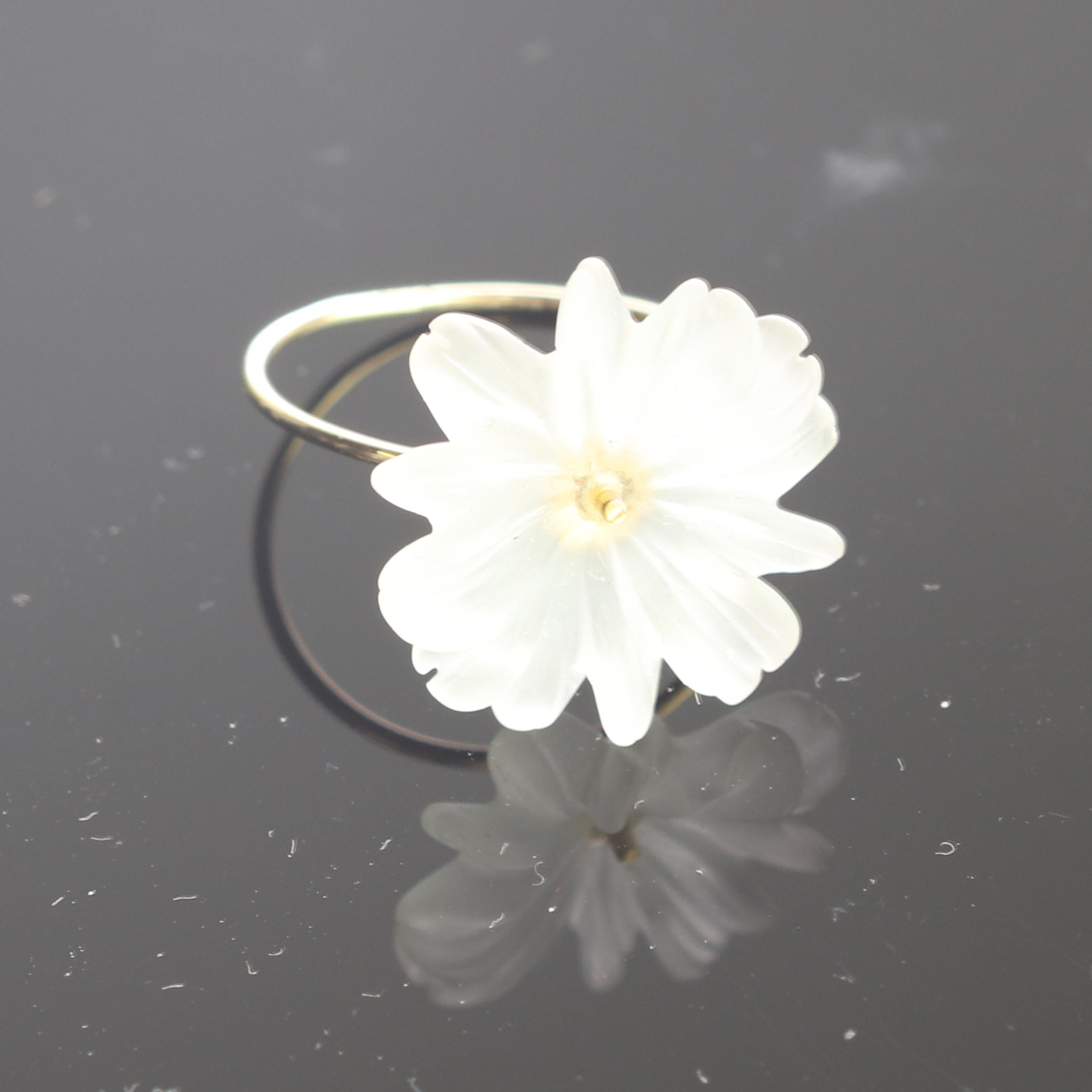 Romantic Flower Daisy Rock Crystal Carved 9 Karat Yellow Gold Handmade Italian Ring For Sale