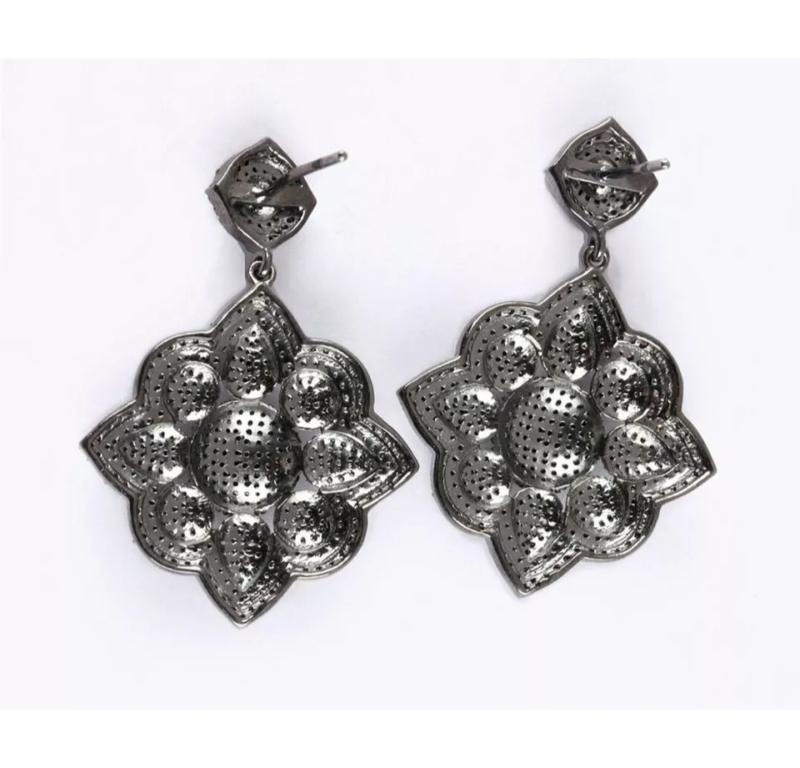 Orecchino a forma di fiore con pavé di diamanti in argento 925 Gioielli genuini fatti a mano.
Leggero, può essere indossato tutti i giorni

Informazioni aggiuntive:
Condit: Nuovo senza etichette: Un articolo nuovo di zecca, non usato e non indossato
