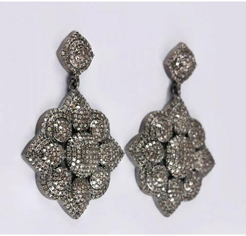 Taglio rotondo Orecchino a forma di fiore con pavé di diamanti in argento 925, fatto a mano e originale in vendita