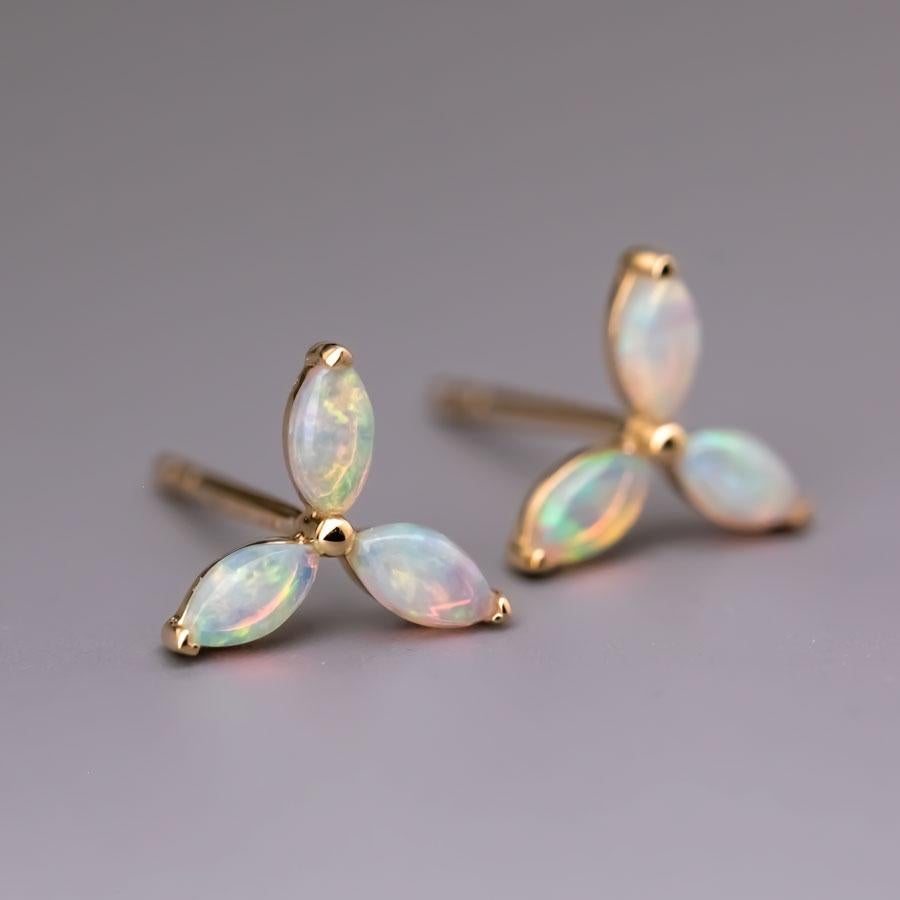 Flower Design Australian Solid Opal Stud Earrings 18K Yellow Gold In New Condition For Sale In Suwanee, GA