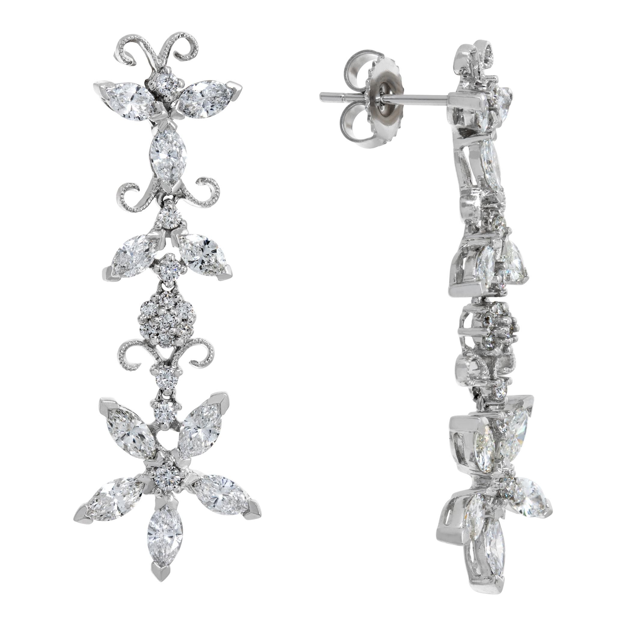 Flower design diamond 14k white gold earring In Excellent Condition For Sale In Surfside, FL
