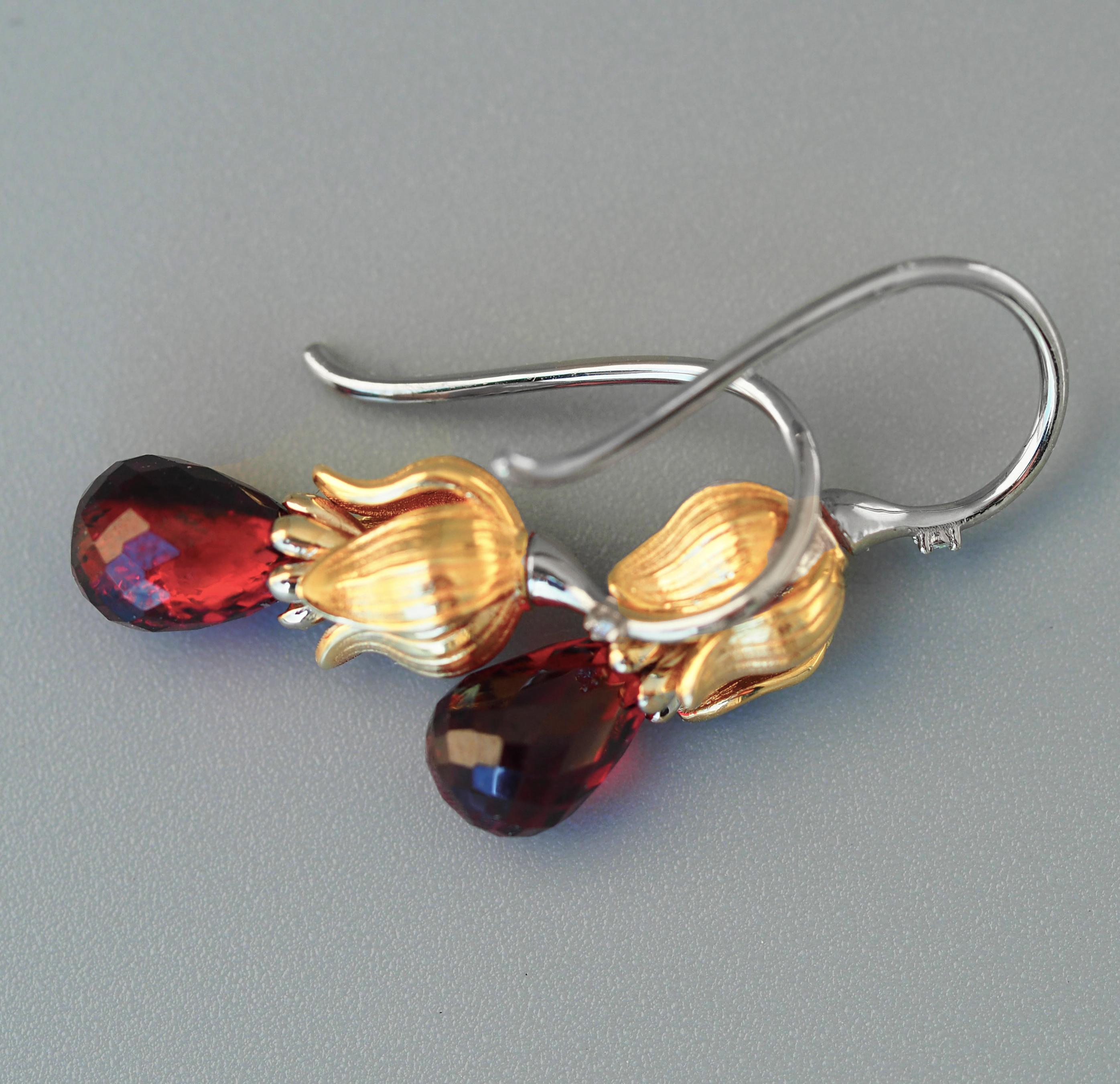 Flower Design Drop Earrings with Garnets Briolettes and Diamonds For Sale 4