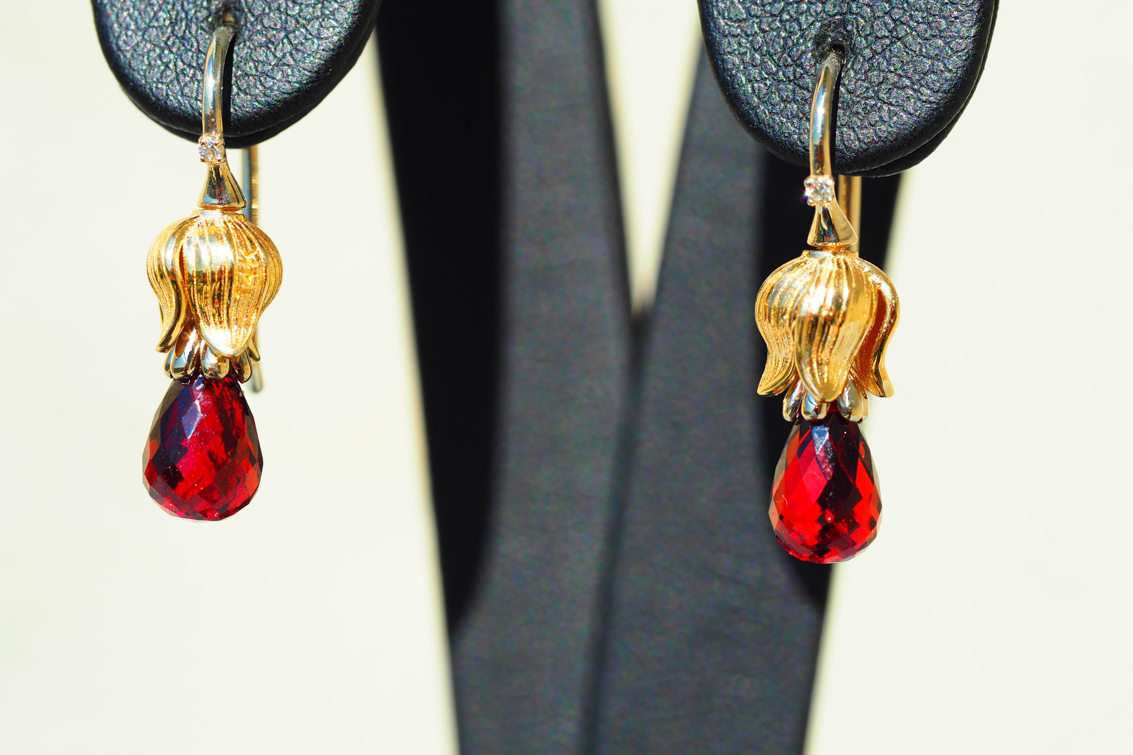 Flower Design Drop Earrings with Garnets Briolettes and Diamonds For Sale 3