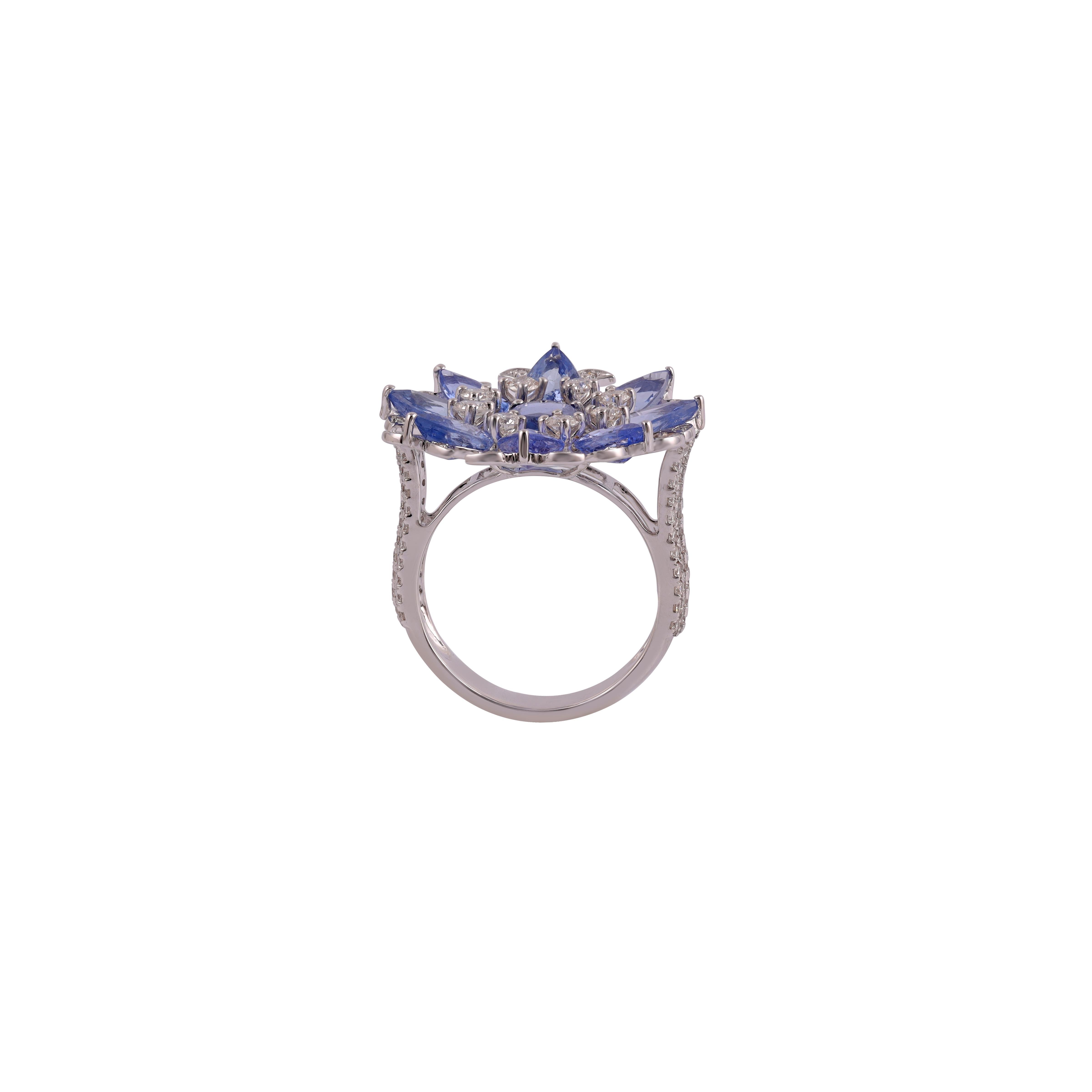 Modern Flower Design Sapphire Ring Studded with Diamond in 18k White Gold For Sale
