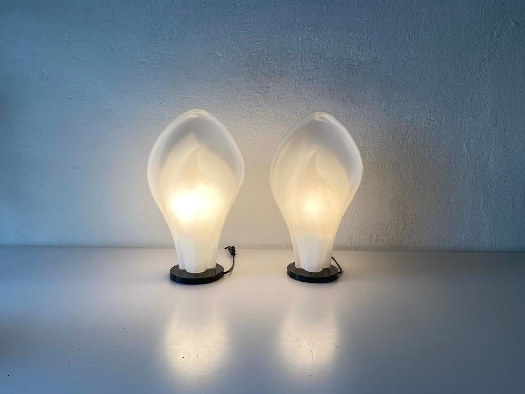 Flower Design White Plexiglass Pair of Table Lamps, 1970s, Italy For Sale 6