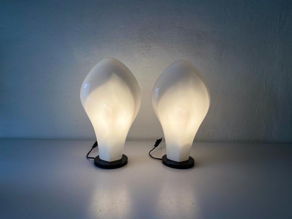 Flower Design White Plexiglass Pair of Table Lamps, 1970s, Italy For Sale 7