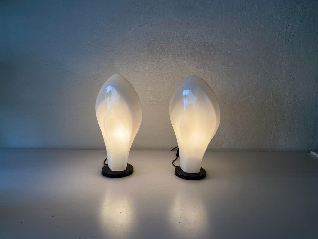 Flower Design White Plexiglass Pair of Table Lamps, 1970s, Italy For Sale 9