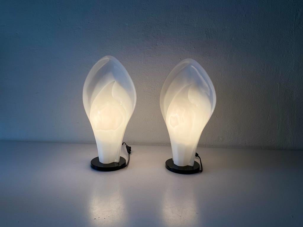 Flower Design White Plexiglass Pair of Table Lamps, 1970s, Italy For Sale 10