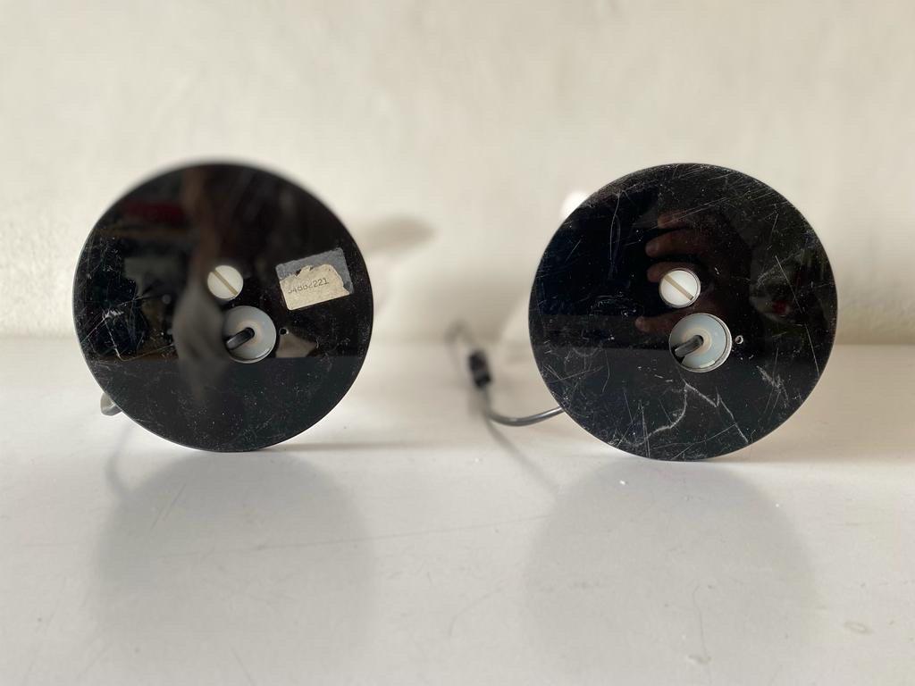 Paire de lampes de bureau en plexiglas blanc à motif de fleurs, 1970, Italie en vente 10