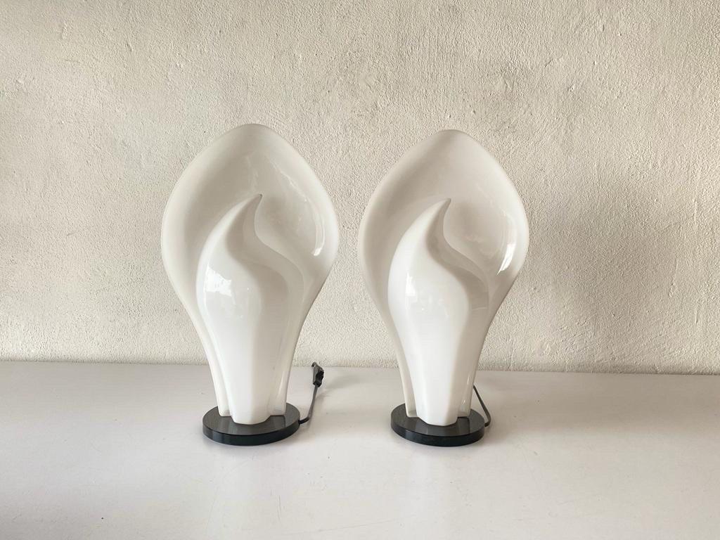 Flower Design White Plexiglass Wonderful Pair of Table Lamps, 1970s, Italy

Lampshade is in very good vintage condition.

It has European plug. It can be converted to other countries plugs with using converter. Also it can be rewired different type