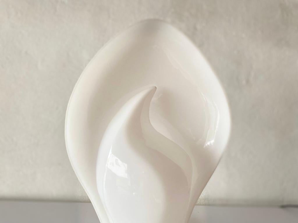 Flower Design White Plexiglass Pair of Table Lamps, 1970s, Italy For Sale 2