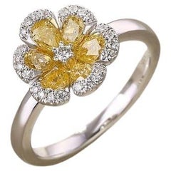 Bague de chevalière en or blanc 18K avec fleur et diamant