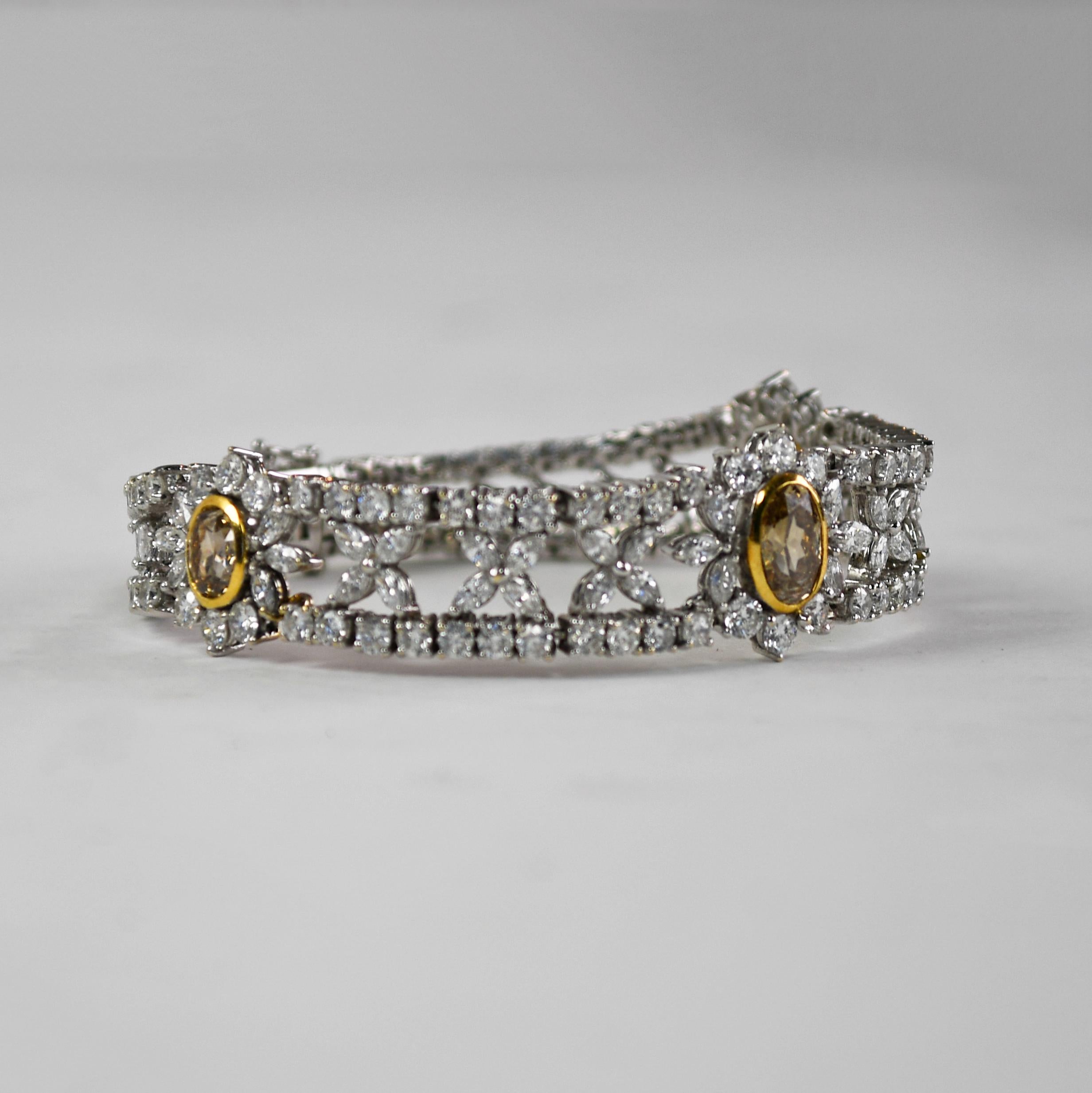 Pulsera de Diamantes Flor Oro Blanco 18 Kilates 13,18 Quilates Color G-I SI-VS Corte oval en venta