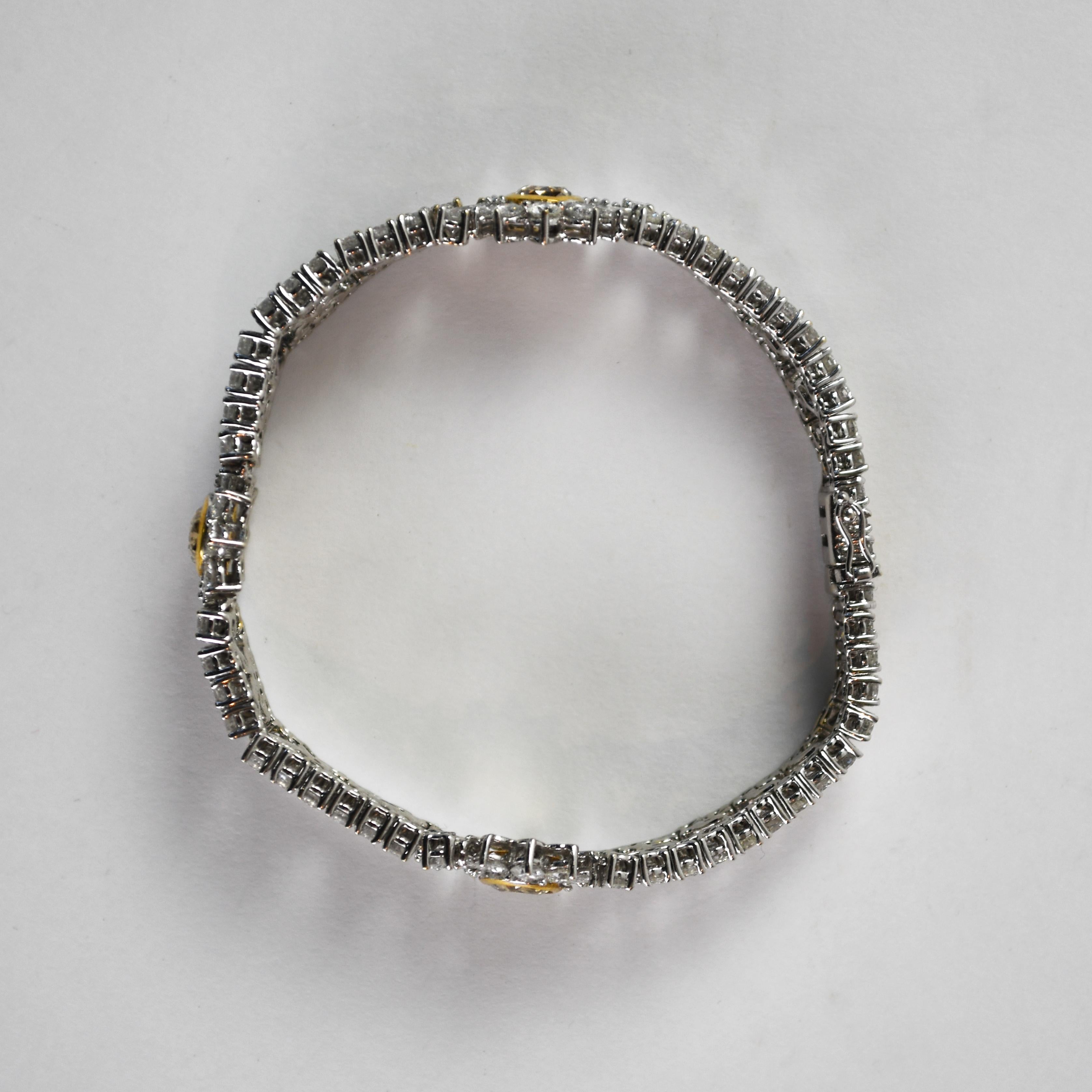 Pulsera de Diamantes Flor Oro Blanco 18 Kilates 13,18 Quilates Color G-I SI-VS en Excelente estado para la venta en Laguna Beach, CA