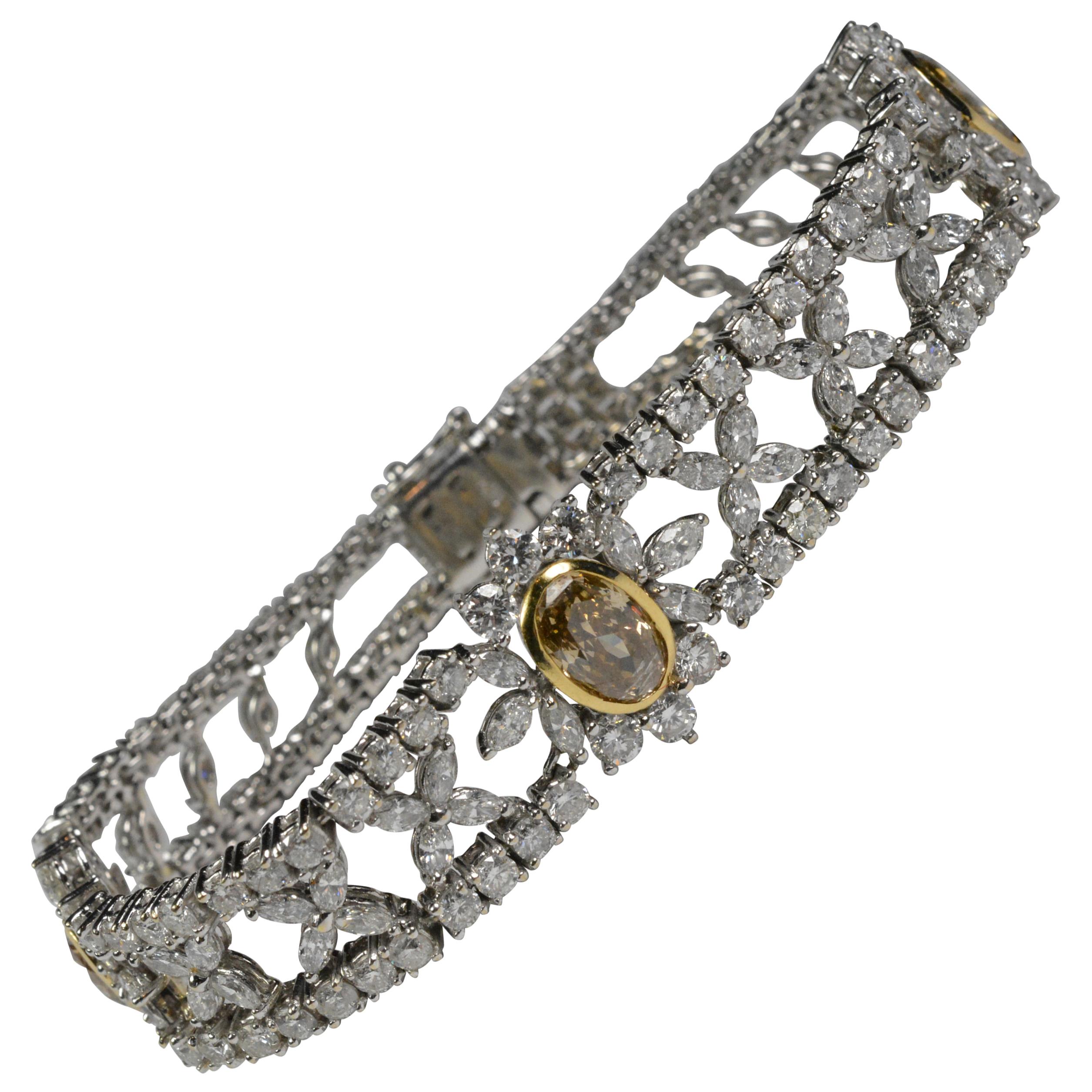 Flower Diamond Bracelet 18 Karat White Gold 13.18 Carat G-I Color SI-VS
