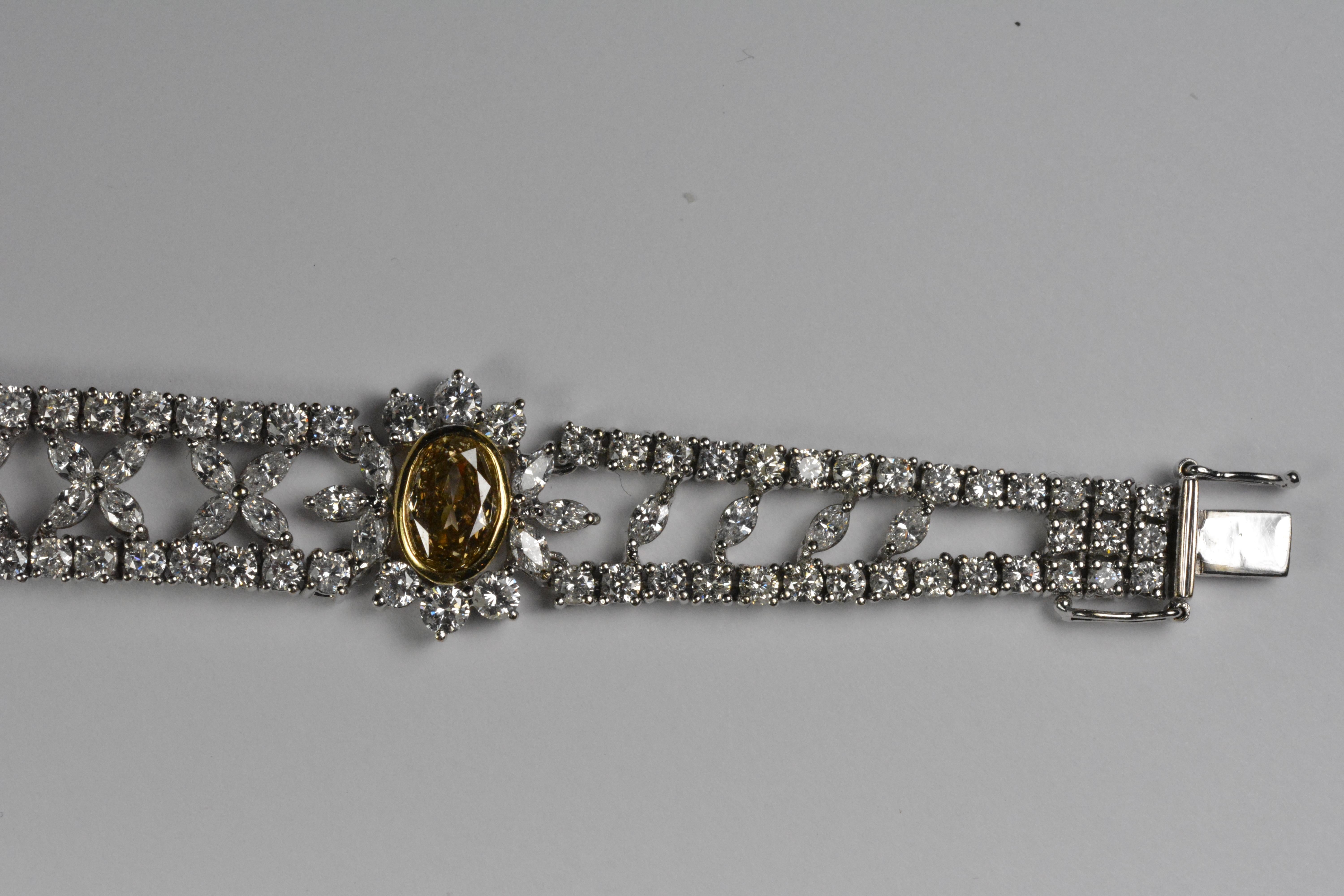 Oval Cut Flower Diamond Bracelet 18 Karat White Gold 13.18 Carat G-I Color SI-VS For Sale