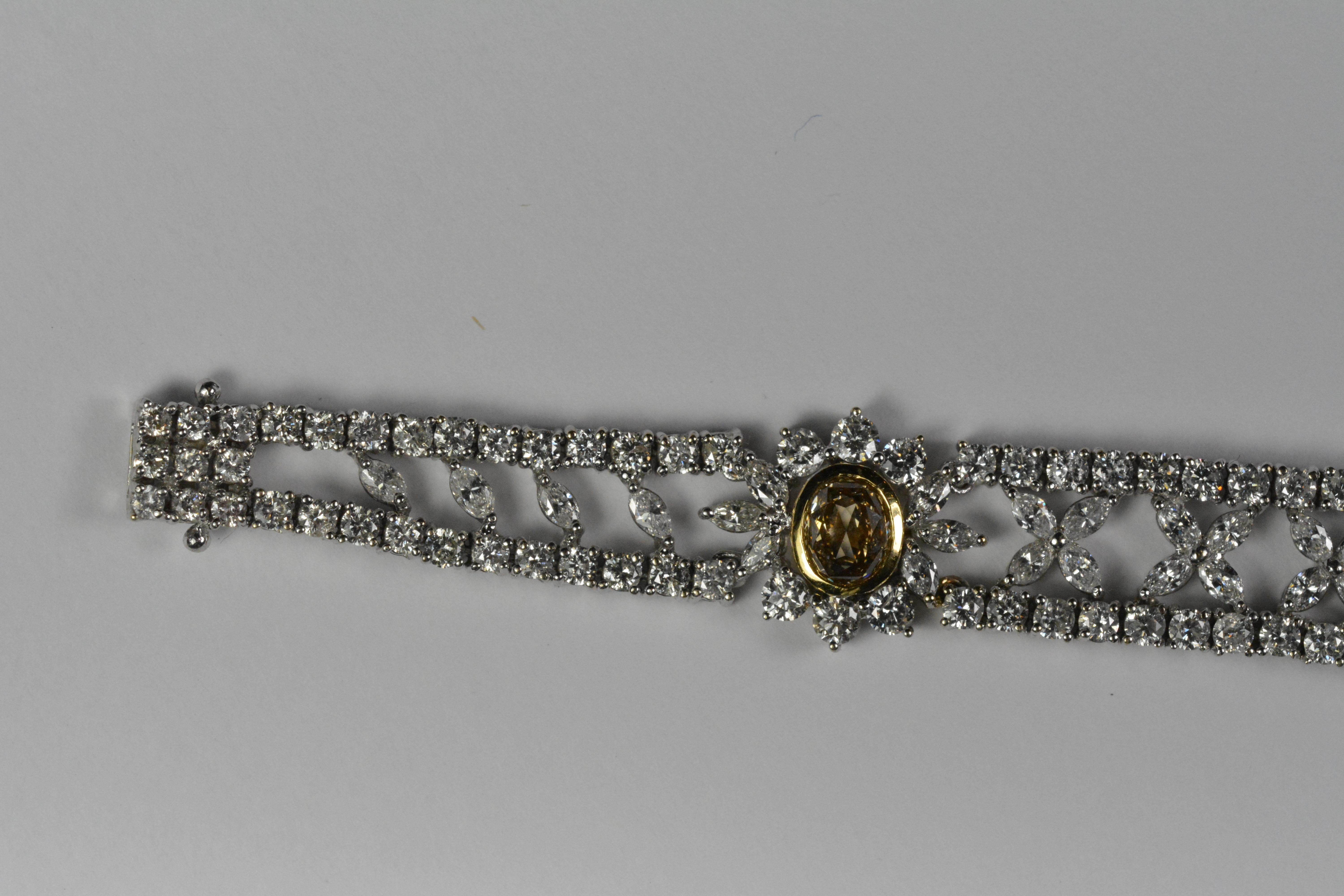 Women's Flower Diamond Bracelet 18 Karat White Gold 13.18 Carat G-I Color SI-VS For Sale
