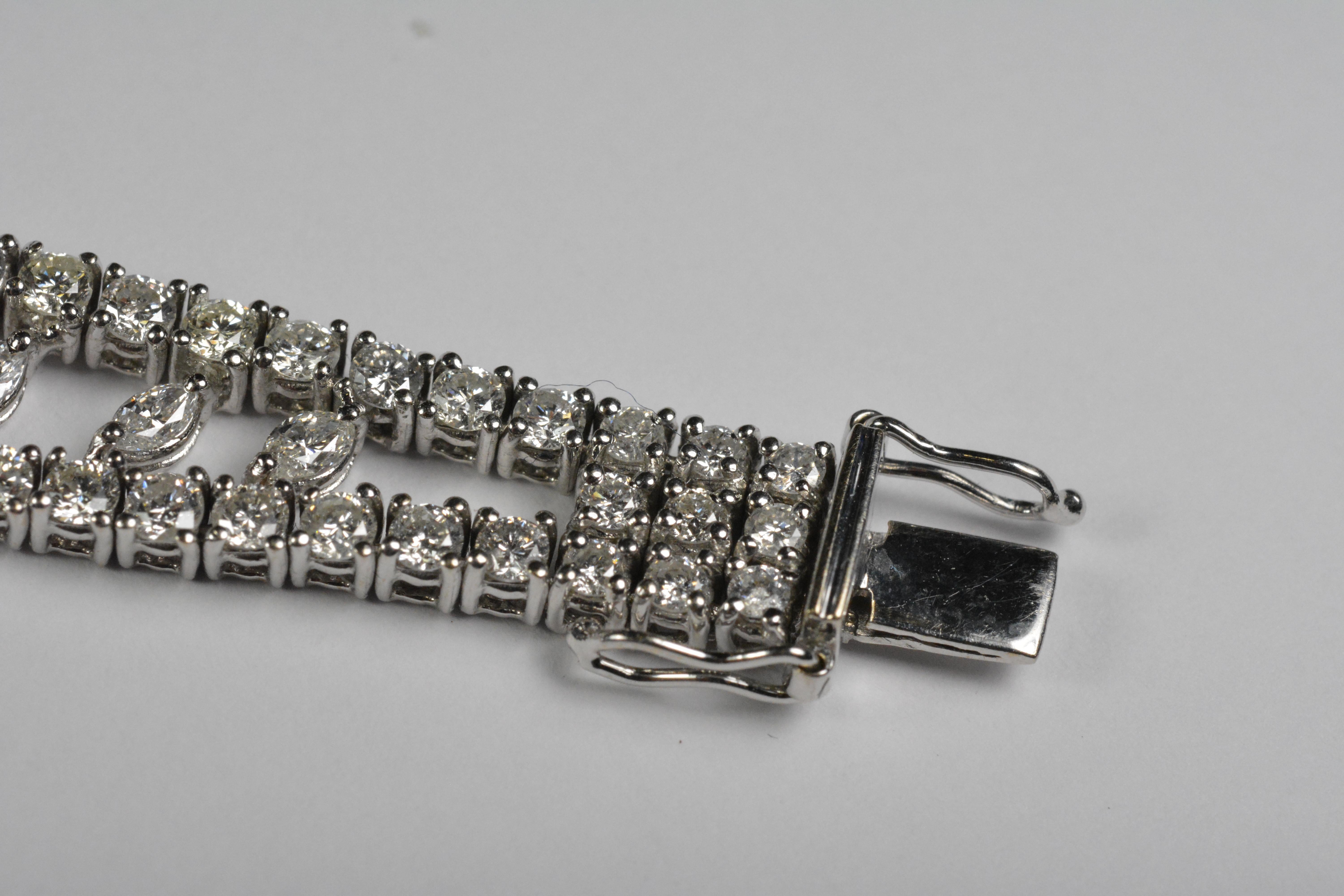 Flower Diamond Bracelet 18 Karat White Gold 13.18 Carat G-I Color SI-VS For Sale 1