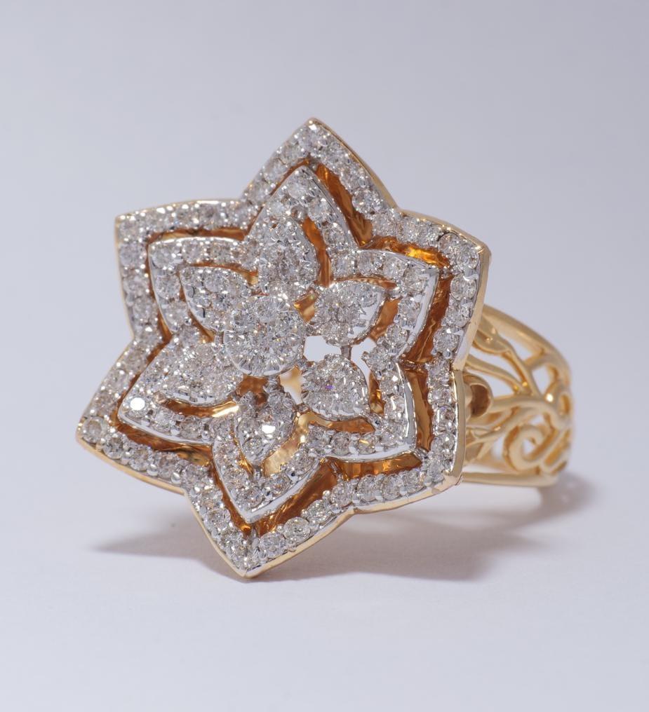 Cocktailring mit Blumenblumen-Diamant aus 14K massivem Gold (zertifiziert) (Rundschliff) im Angebot