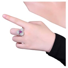 Bague cocktail en or blanc 18 carats avec diamant en forme de fleur