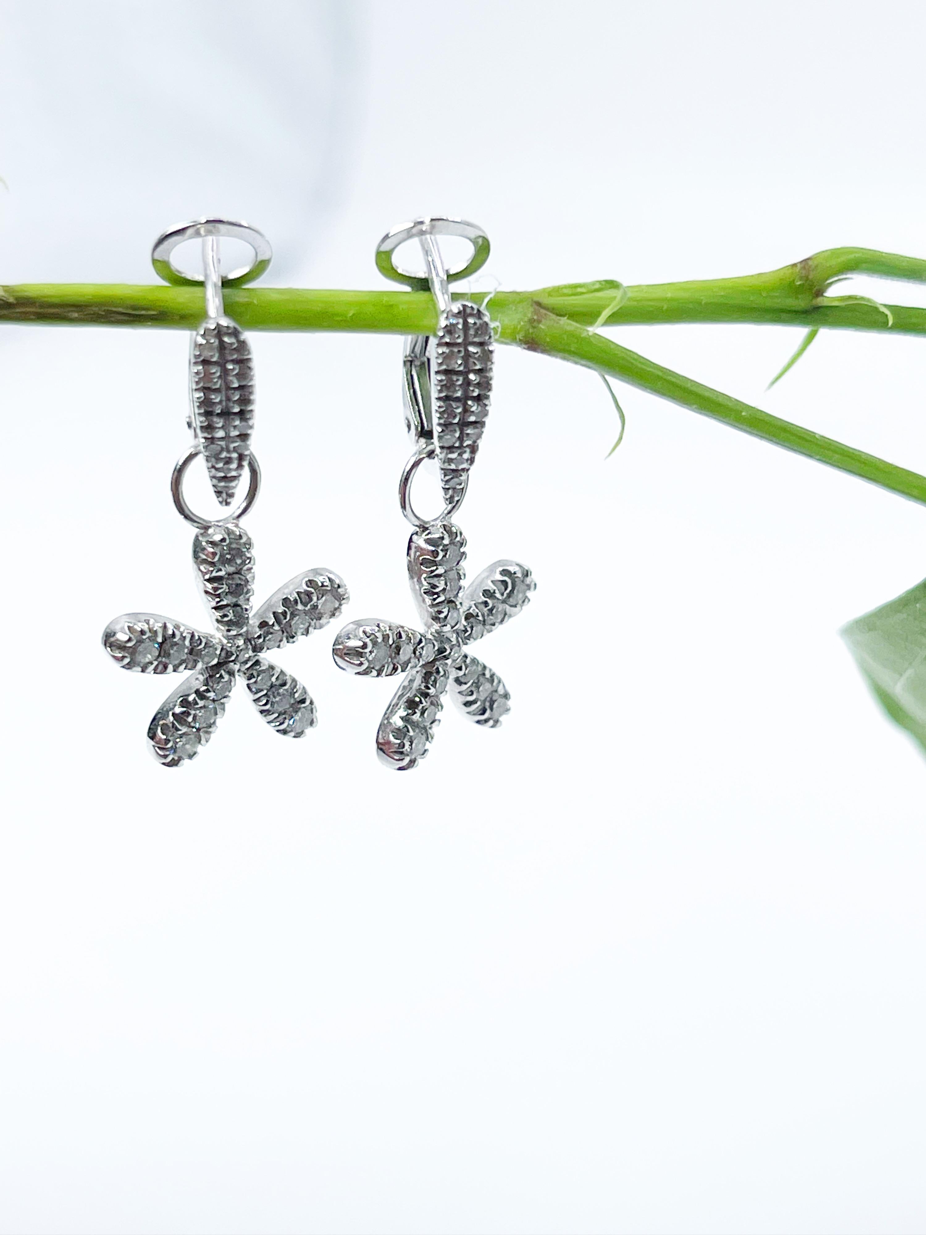 Flower earrings made with natural diamonds in 18KT white gold, the flowers unattach. The earrings are fun and dangling. Purchase comes with certificate and box, ready for gifting!

CENTER STONE: NATURAL DIAMONDS
CARAT: 0.40CT
CLARITY: SI
COLOR: