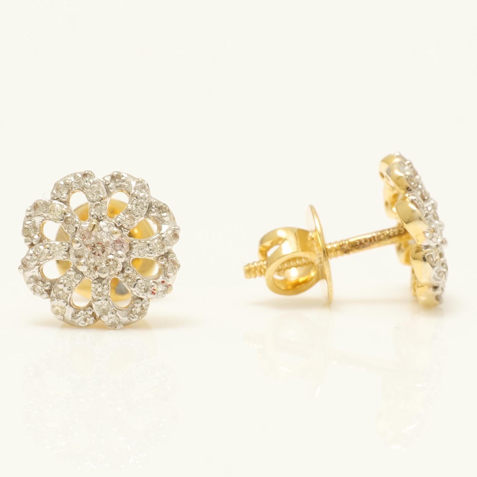 Orecchini con diamante a fiore per tutti i giorni in oro massiccio 14k (certificato) In condizioni Nuovo in vendita a New Delhi, DL