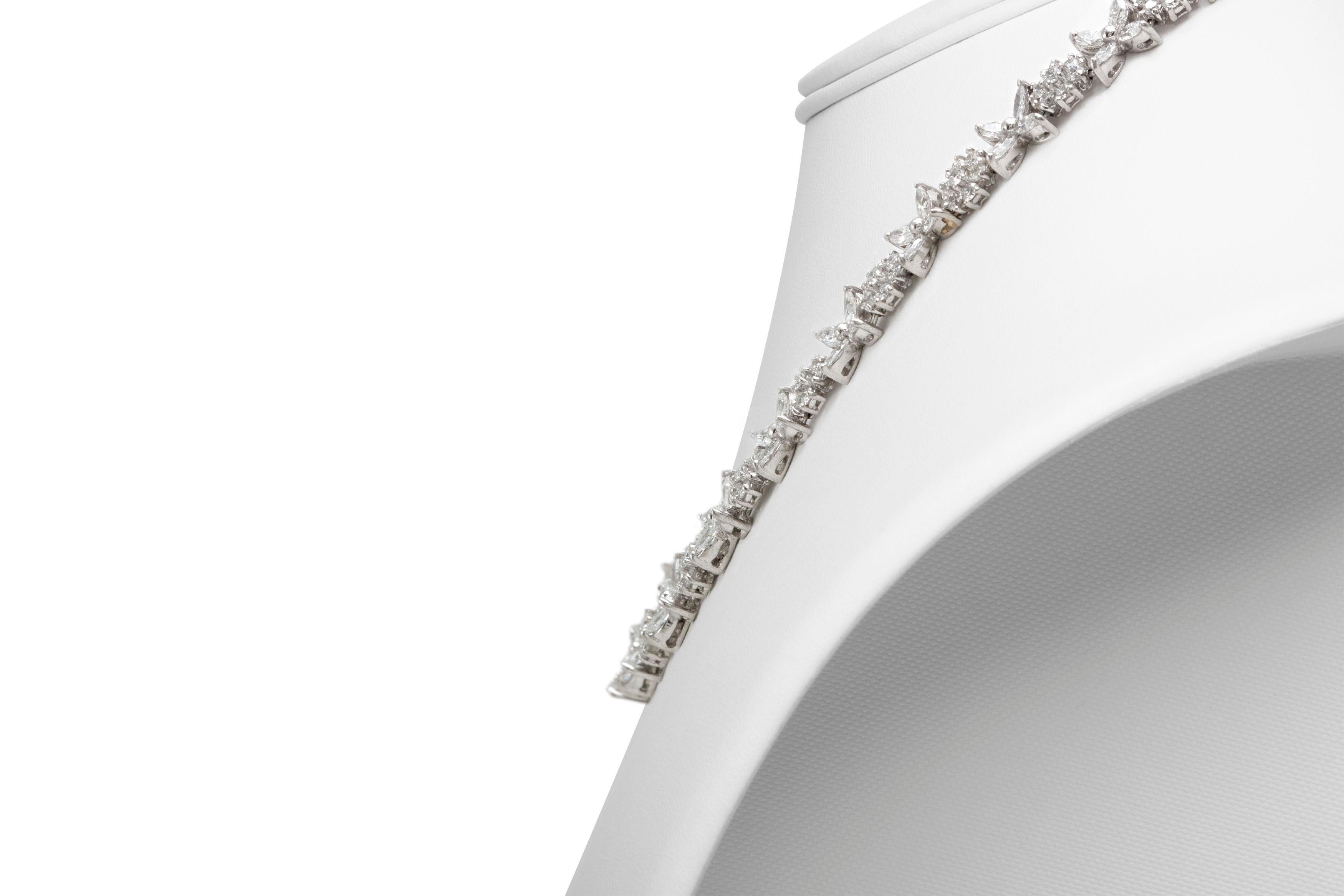 18,56 Karat Diamant-Blumen-Halskette im Zustand „Gut“ im Angebot in New York, NY