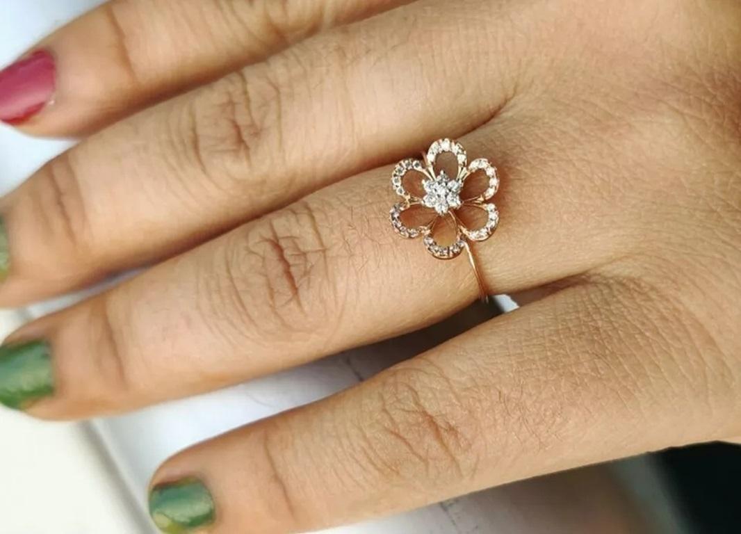 Flower Diamond Ring in 14k Solid Yellow Gold In New Condition For Sale In Chicago, IL