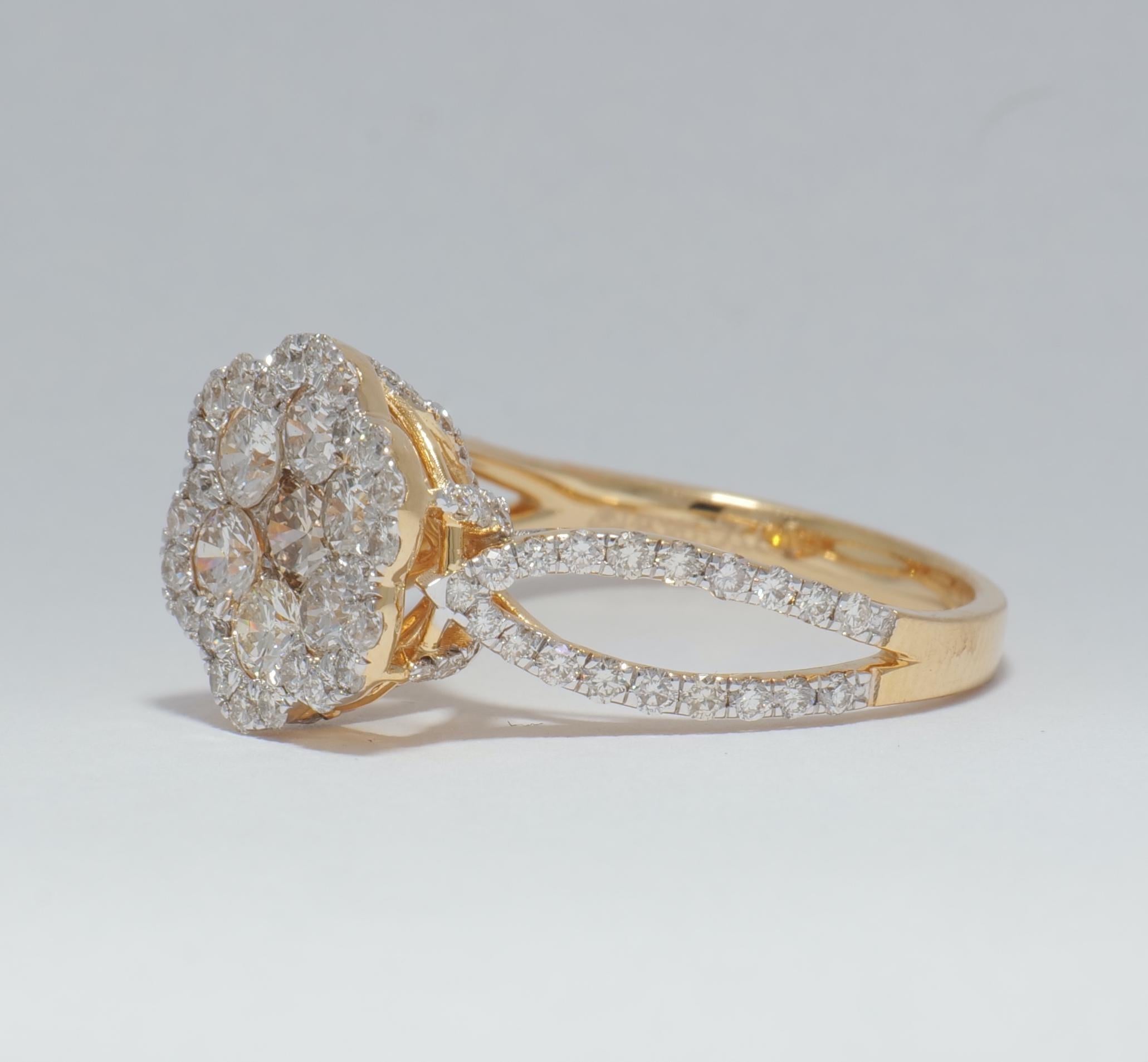 Donna Anello con diamante a fiore e incastonatura a illusione in oro massiccio 14K (certificato) in vendita