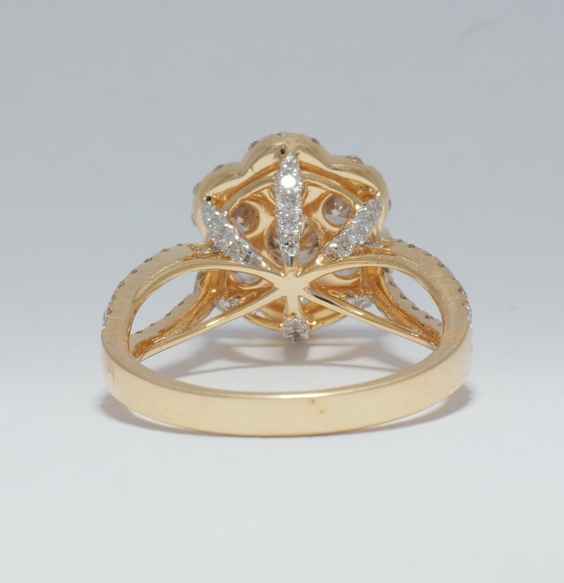 Anello con diamante a fiore e incastonatura a illusione in oro massiccio 14K (certificato) in vendita 2