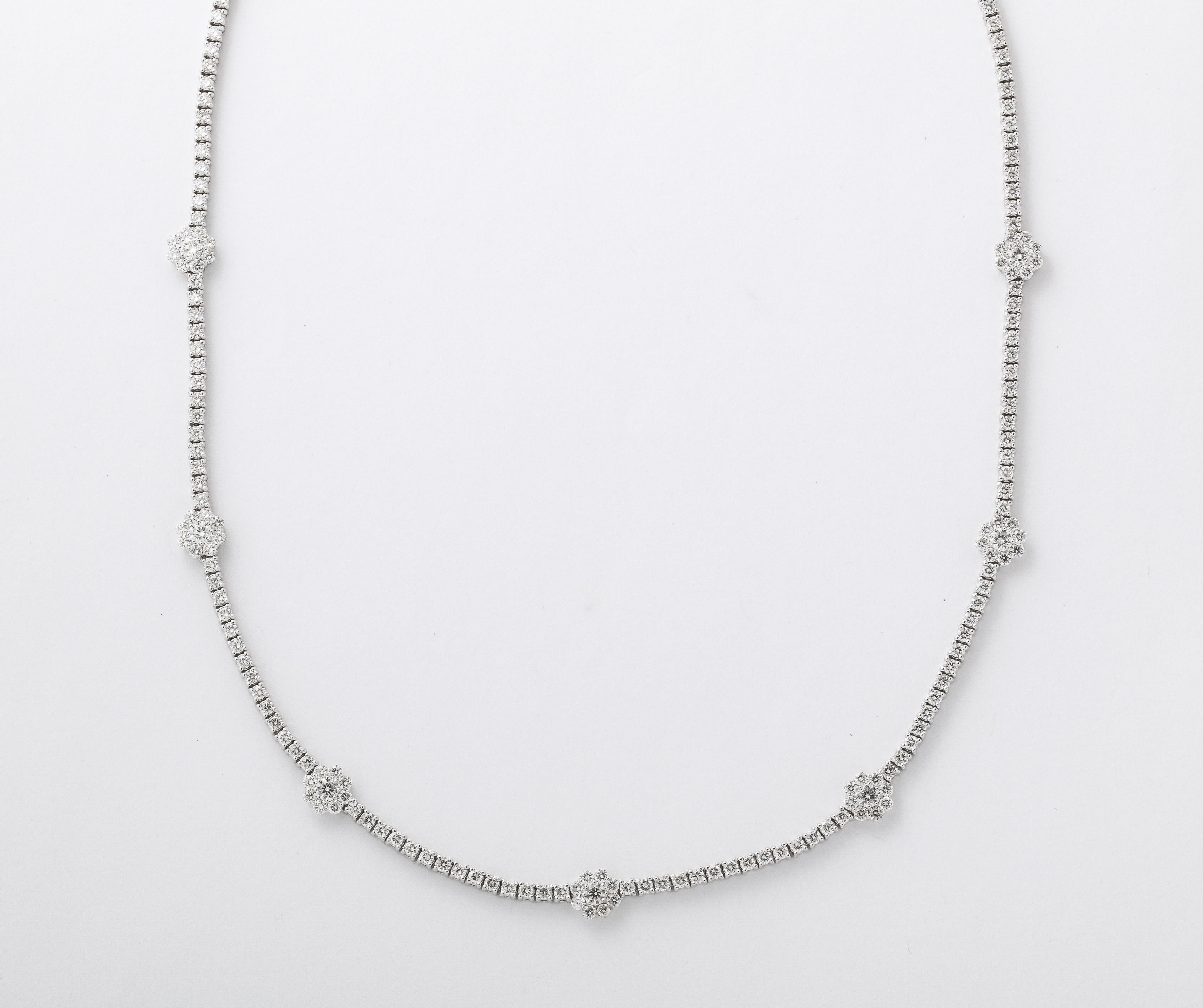 Blumen-Diamant-Tennis-Halskette  im Zustand „Neu“ im Angebot in New York, NY
