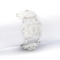 Bracelet en or blanc avec fleurs et diamants