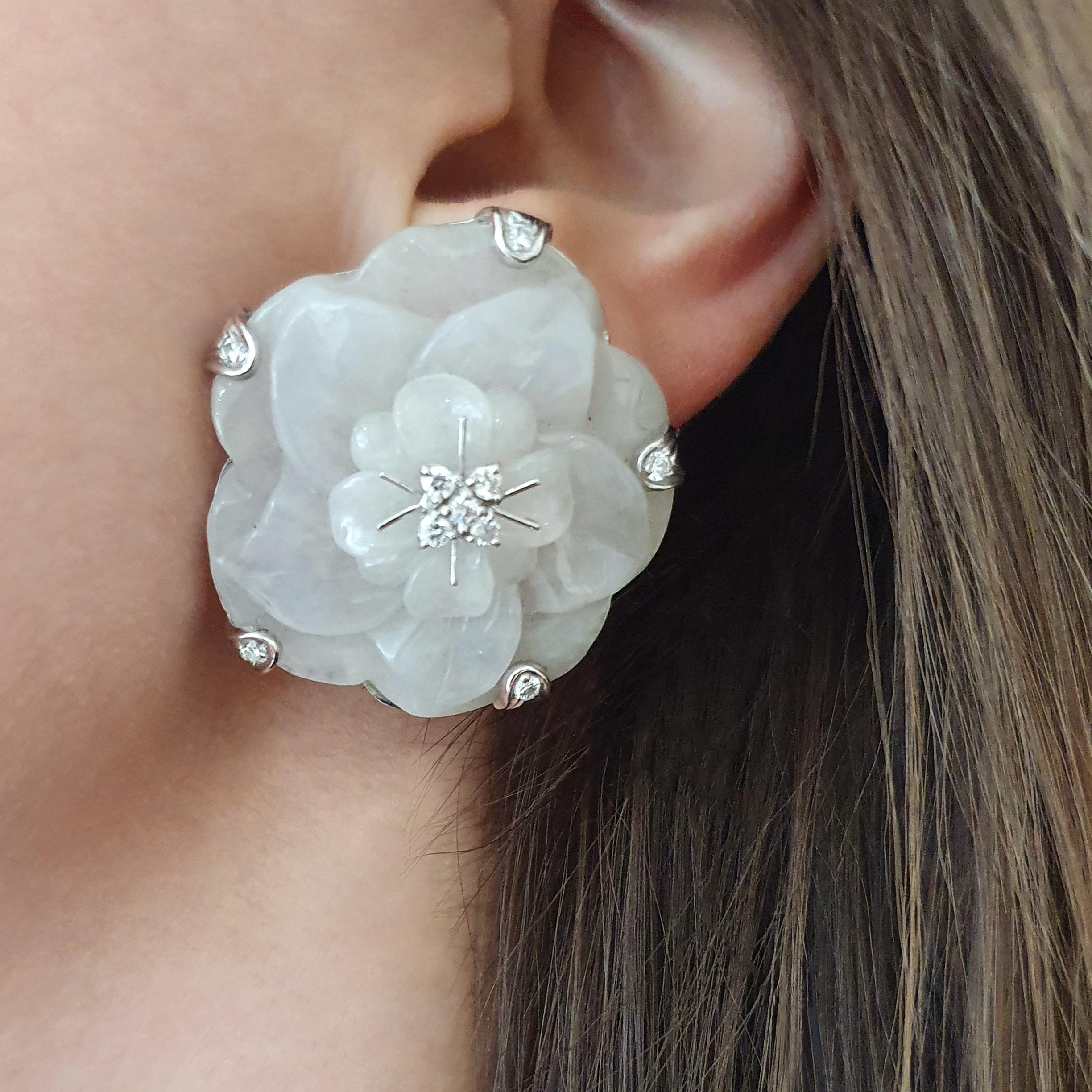 Flower Diamond White Gold Earrings In Excellent Condition For Sale In Geneva, CH