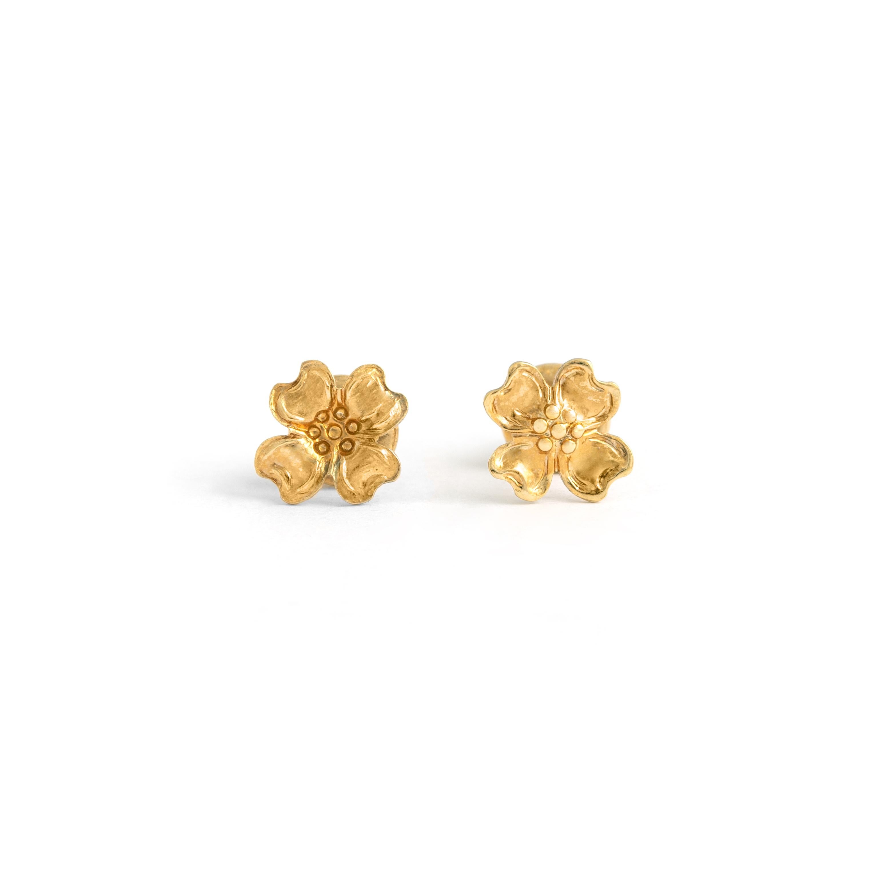 Flower Ear Studs In Fair Condition For Sale In Geneva, CH