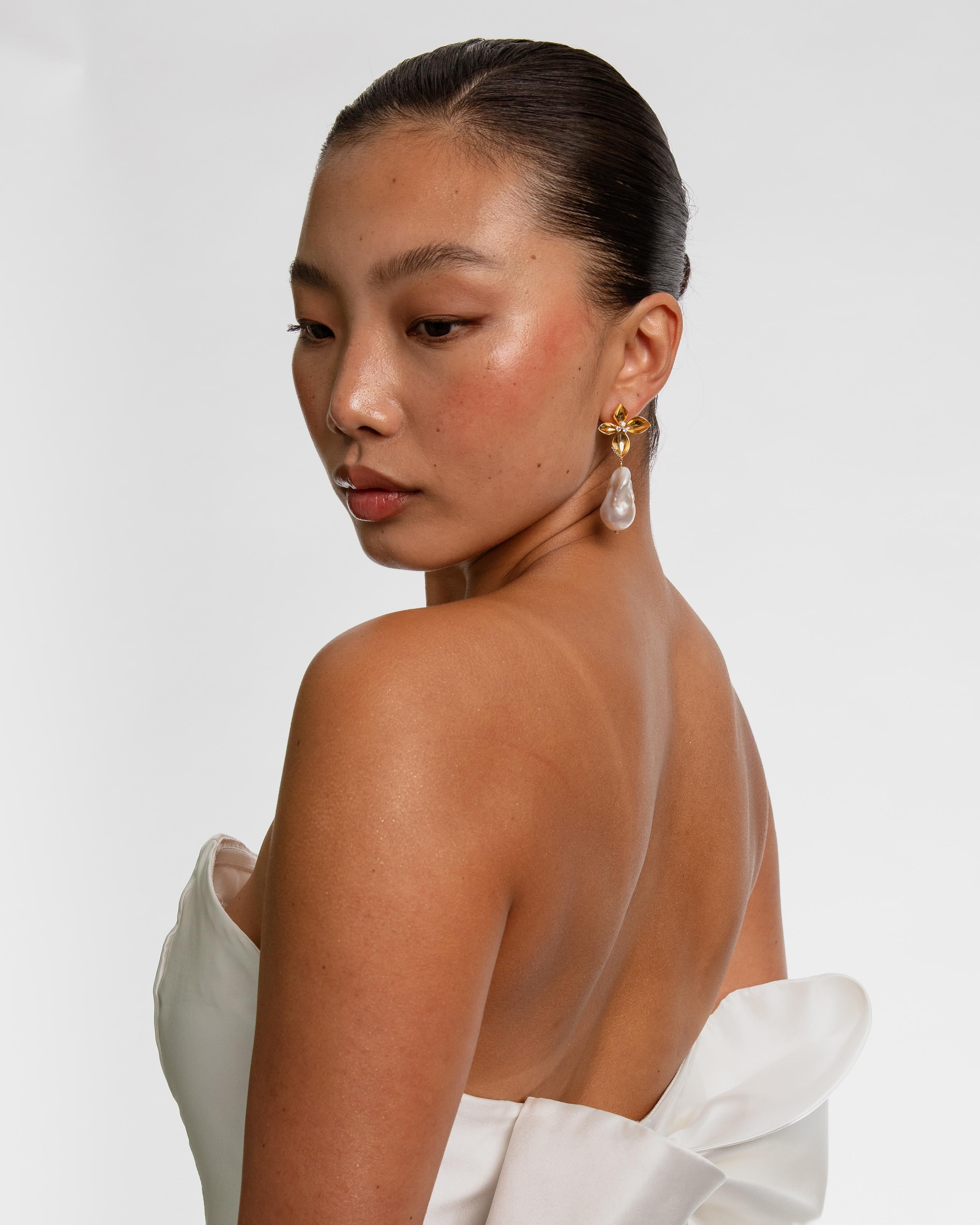 flower earring with diamond For Sale 2