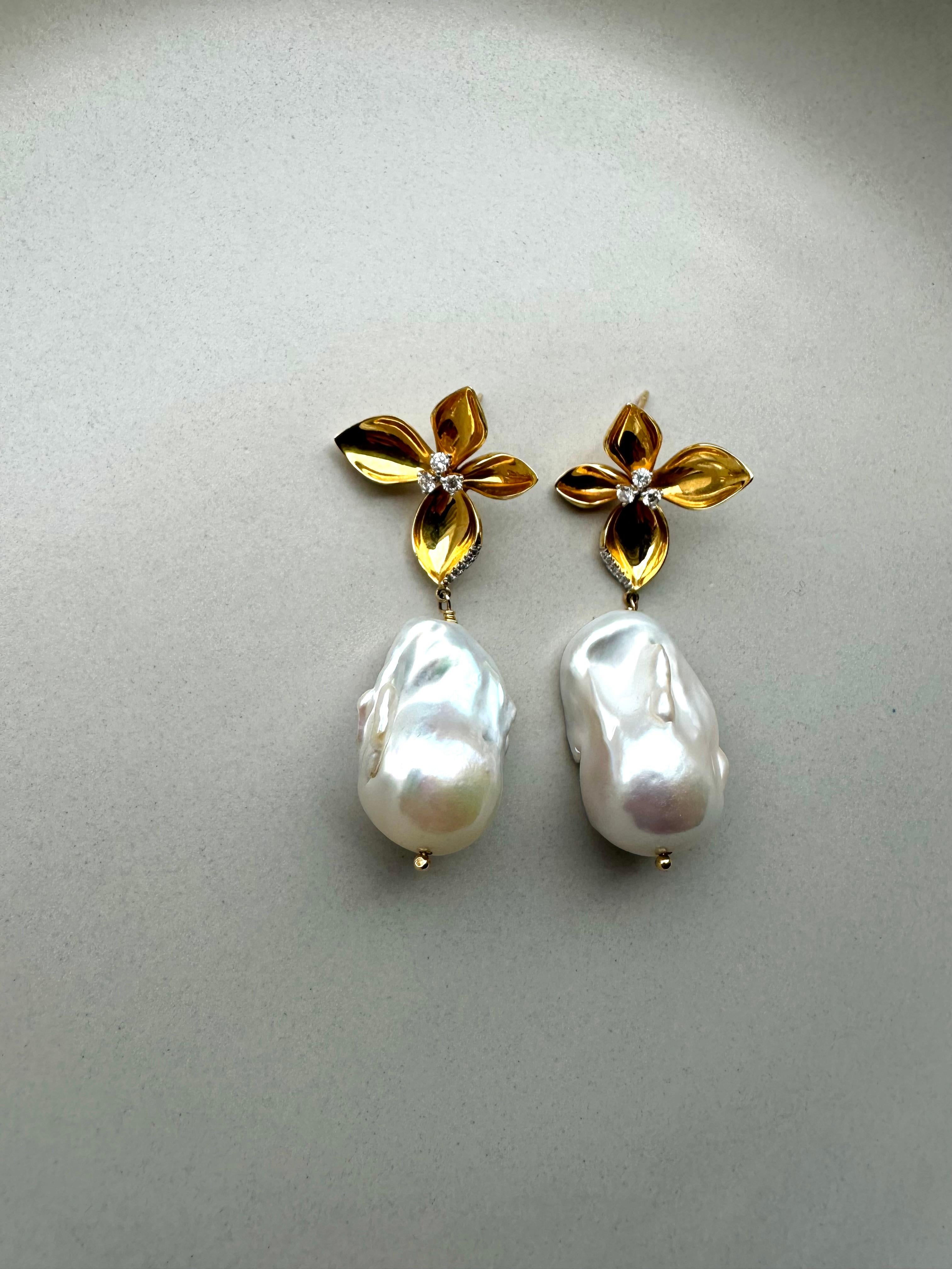 Artisan flower earring with diamond For Sale