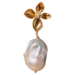 Blumenohrring mit Diamanten