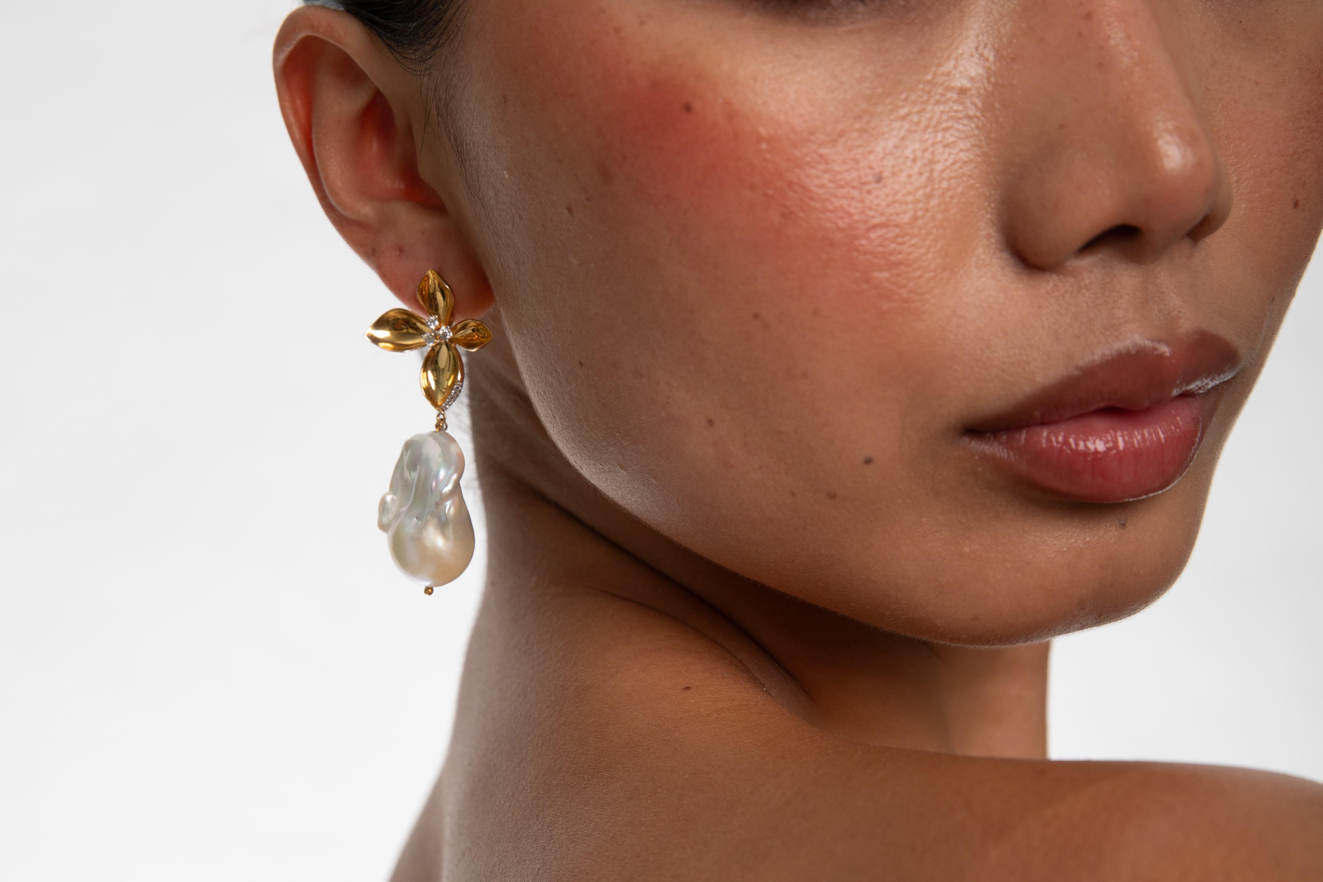 flower earring with diamond For Sale 1