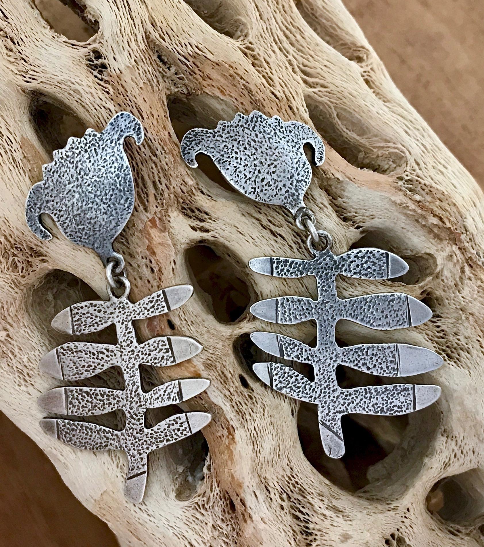 Flower earrings, cast sterling silver dangle earrings Melanie Yazzie flowers In New Condition For Sale In Santa Fe, NM