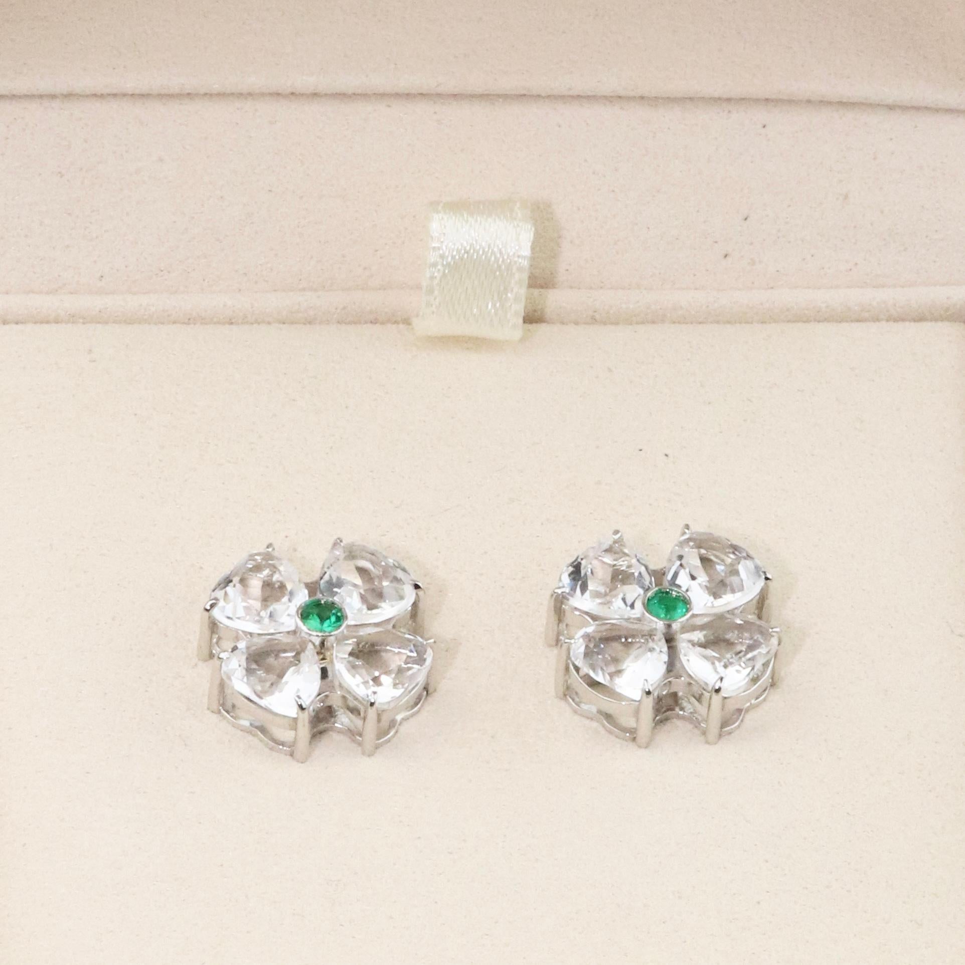 Flower Earrings & Emerald - 18K Solid White Gold In New Condition For Sale In Markham, CA