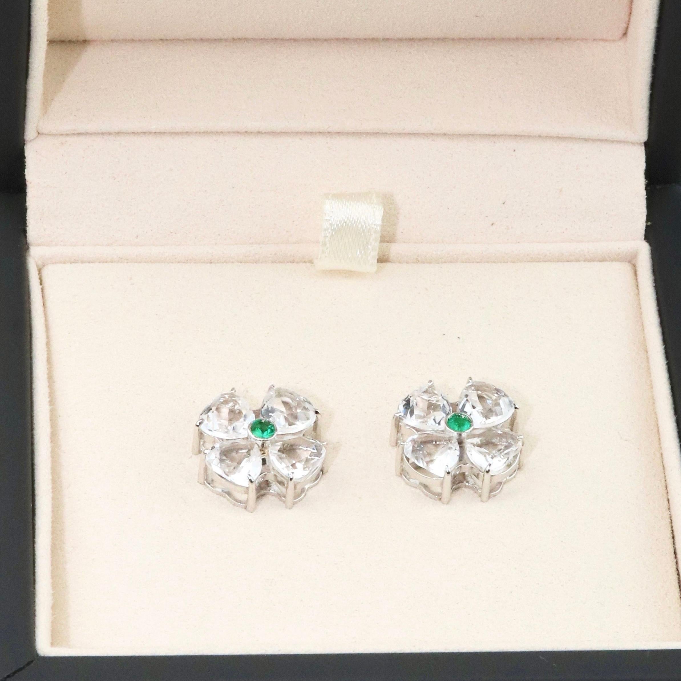 Women's Flower Earrings & Emerald - 18K Solid White Gold For Sale