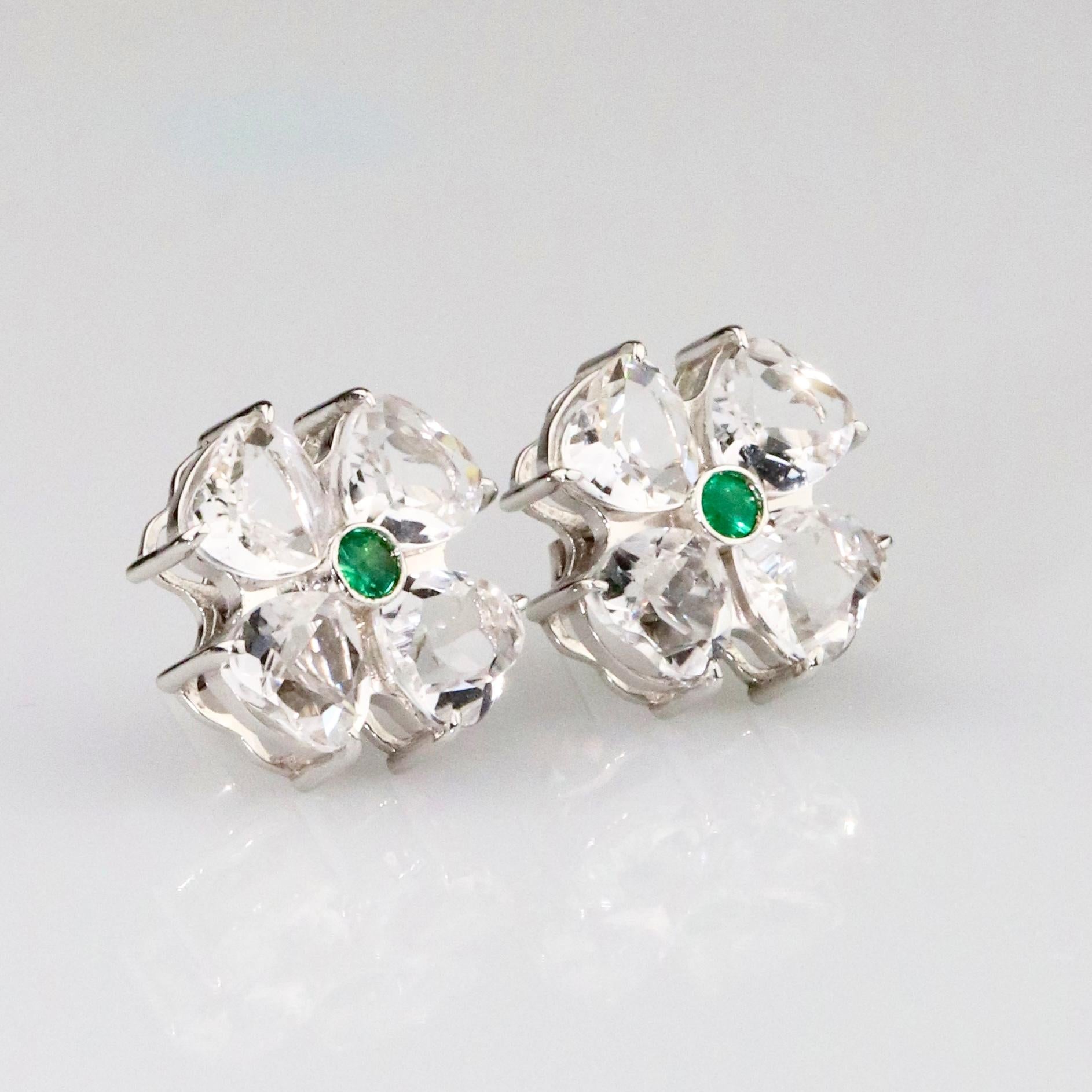 Flower Earrings & Emerald - 18K Solid White Gold For Sale 1