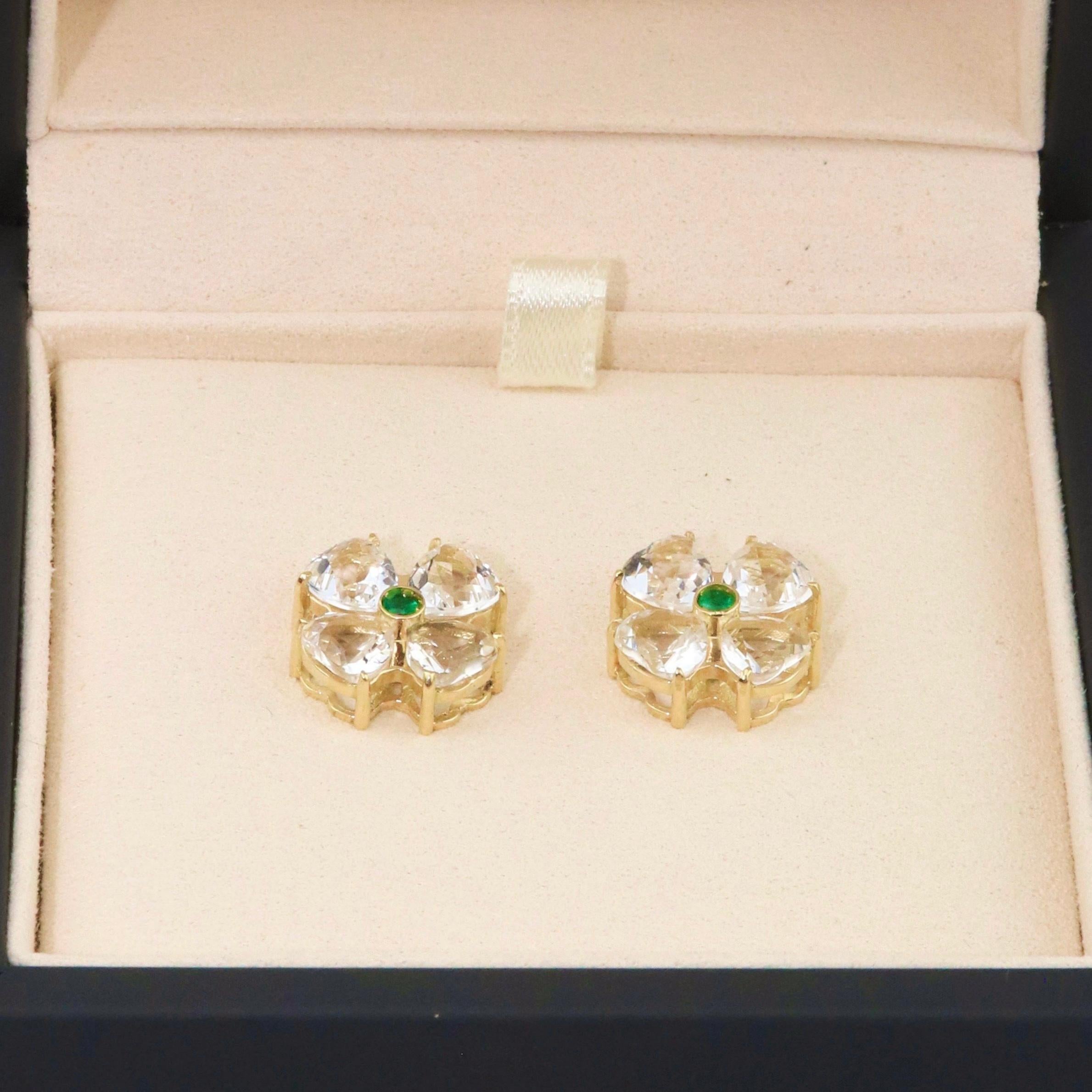 Women's Flower Earrings & Emerald - 18K Solid Yellow Gold For Sale