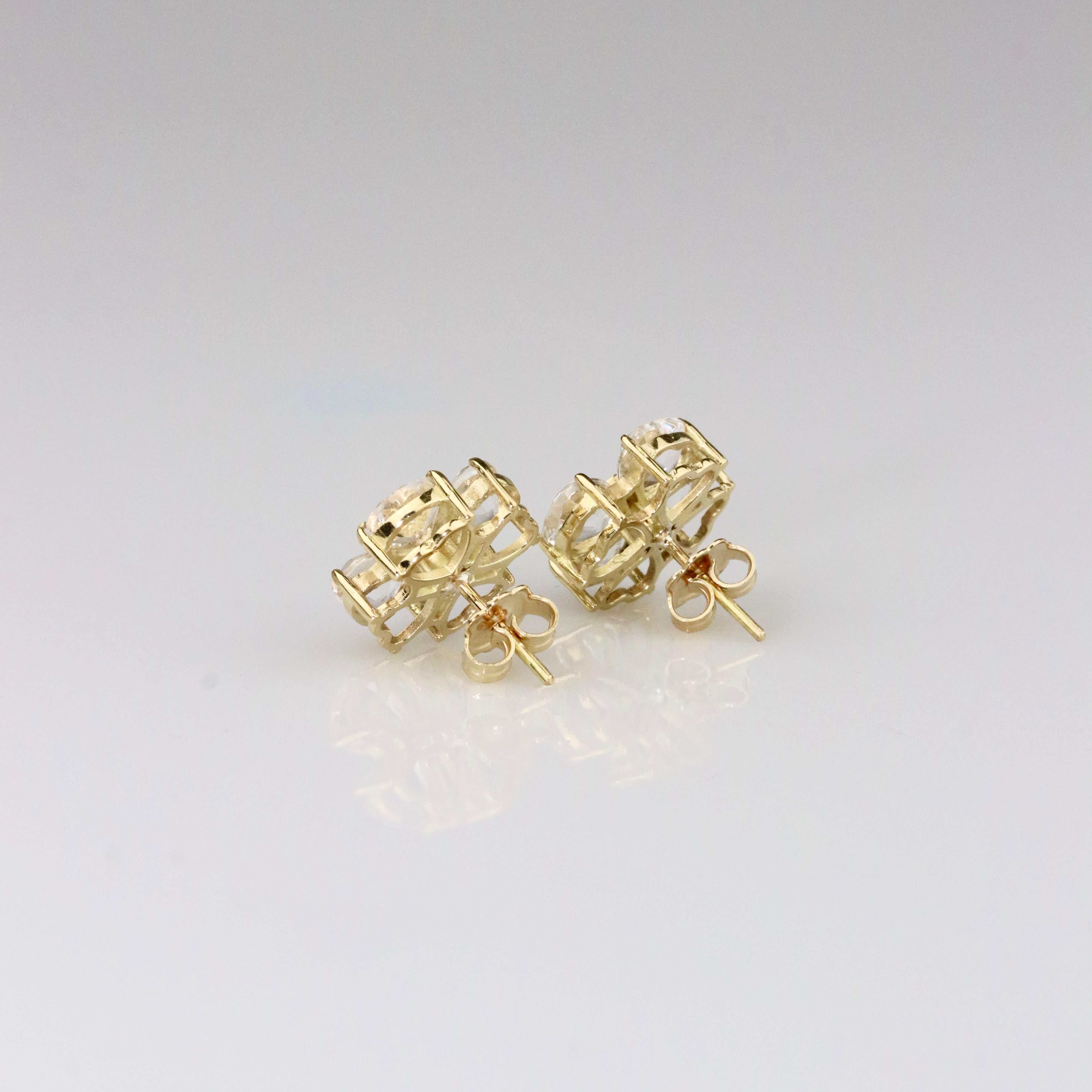 Boucles d'oreilles fleurs et émeraude - Or jaune massif 18K en vente 1