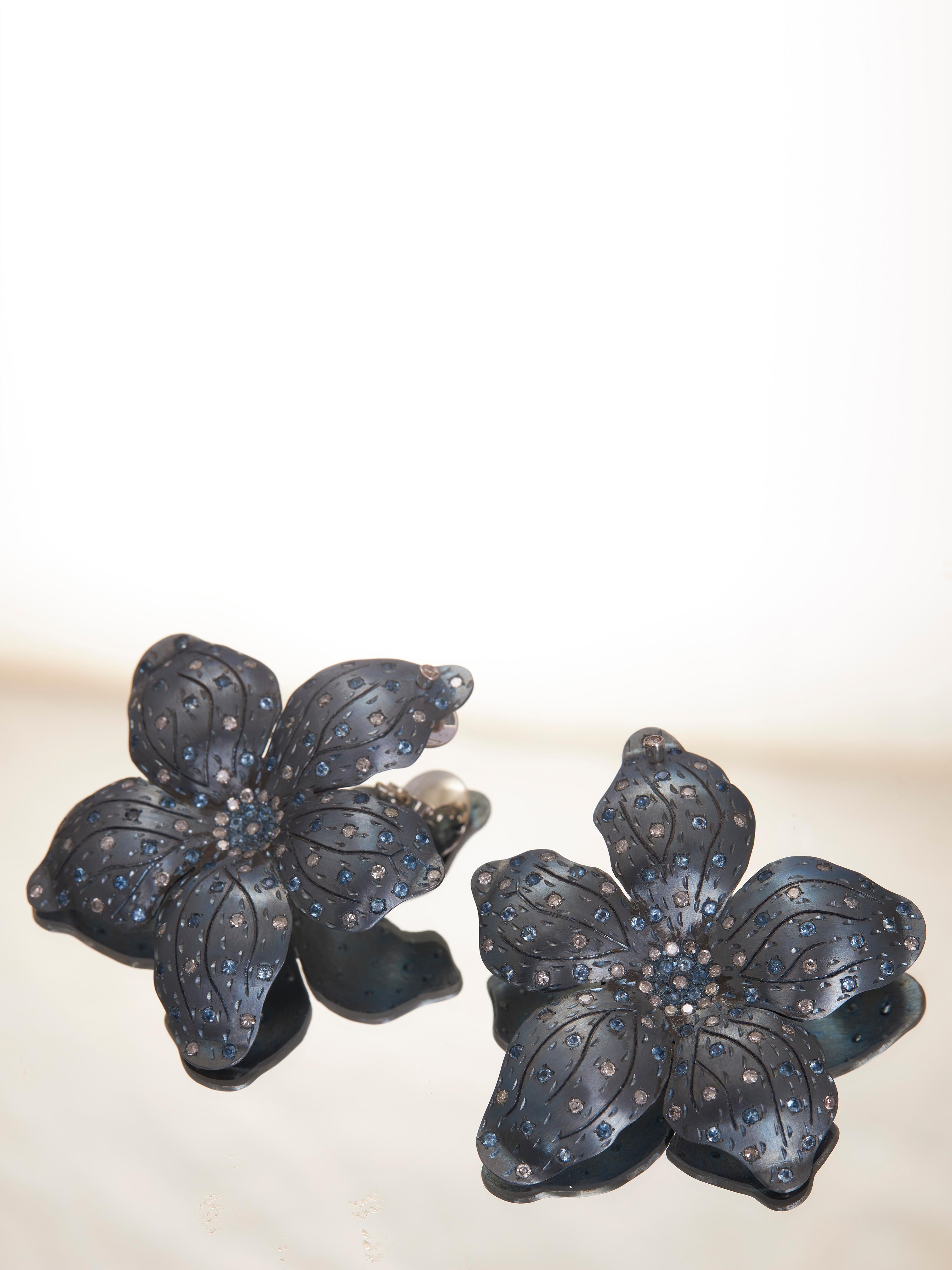 Pendientes Flor de Oro de 18kt, Titanio Azul, Diamante y Aguamarina Contemporáneo en venta