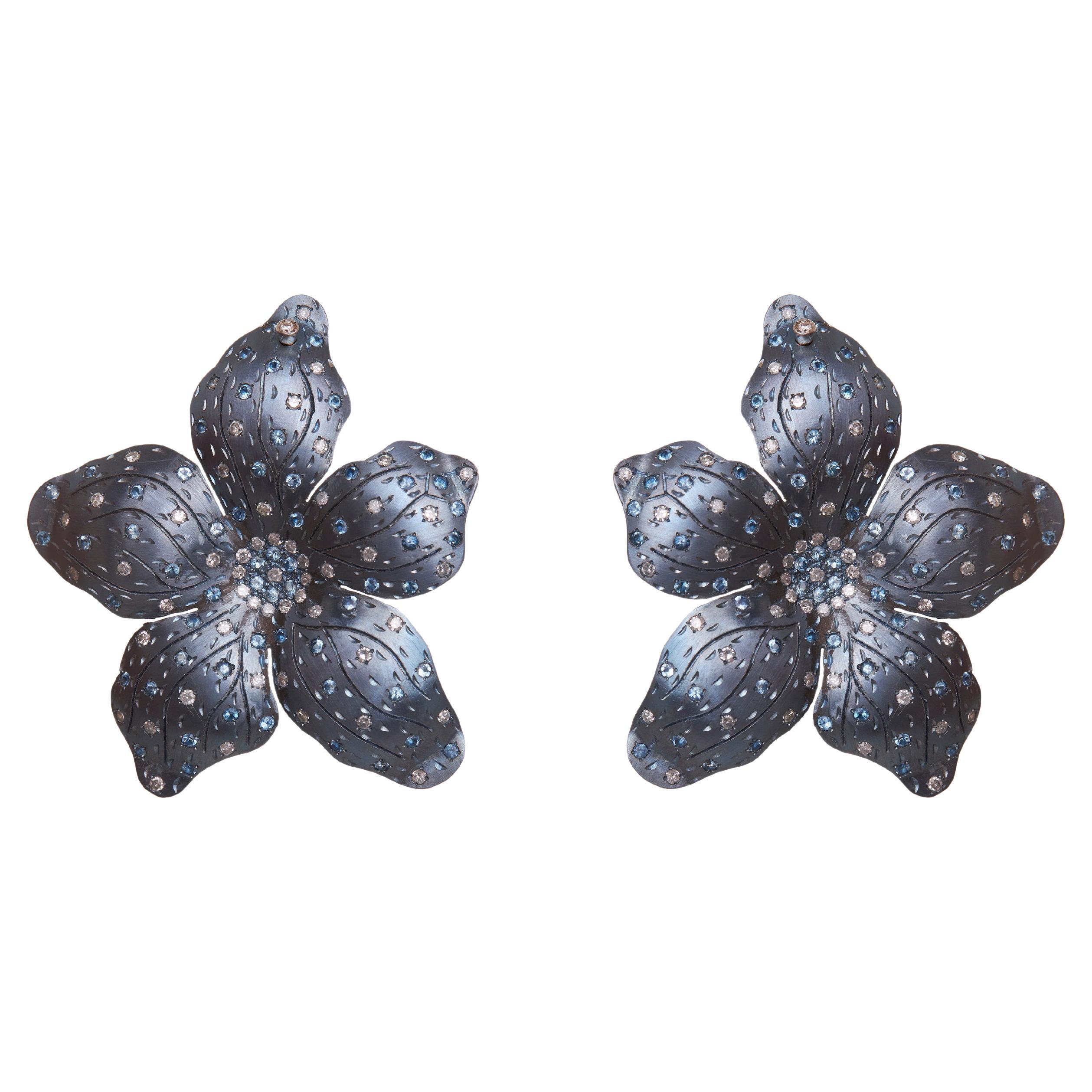 Pendientes Flor de Oro de 18kt, Titanio Azul, Diamante y Aguamarina en venta