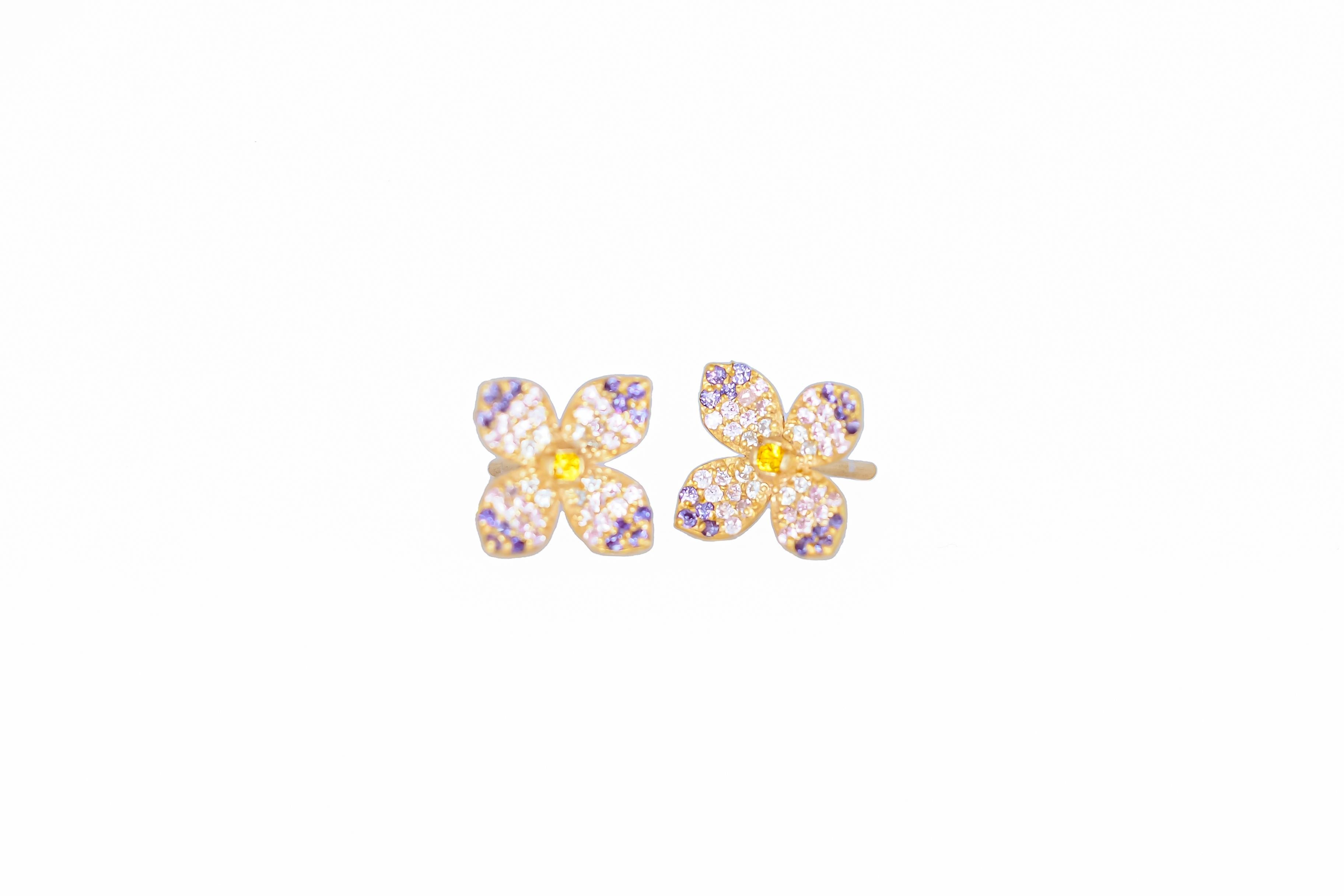 Flower earrings studs in 14k gold For Sale 2