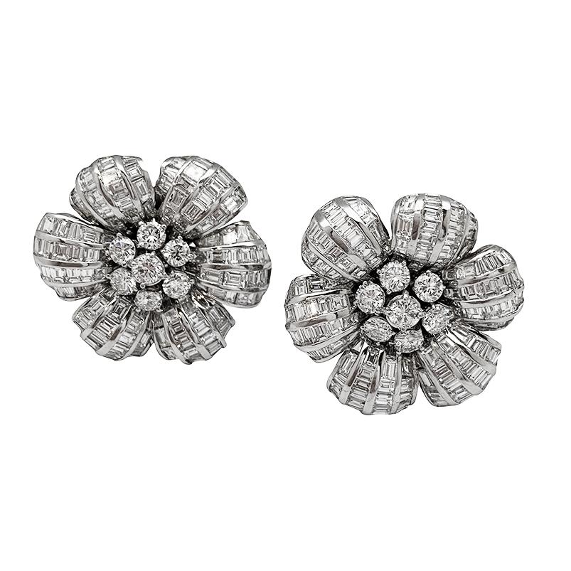 Large Flower earrings, 18Kt white gold, the petals are all set with baguette-cut diamonds and the stamen of the flowers are represented by 14 brillant-cut diamonds.
Total weight of diamonds : approximately 16 carats.
Quality : G/H - VS
Circa 1960 